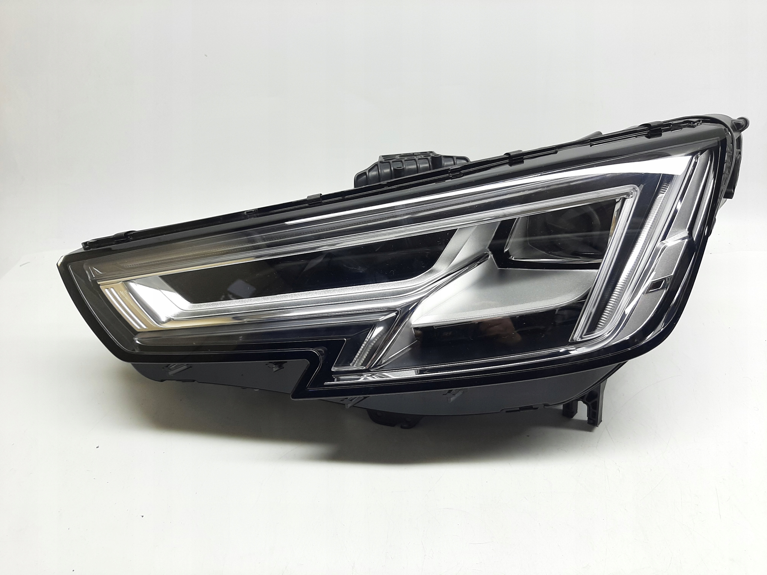 Audi A4 S4 B9 Reflektor Lampa Full Led LEWA USA 8W0941033B