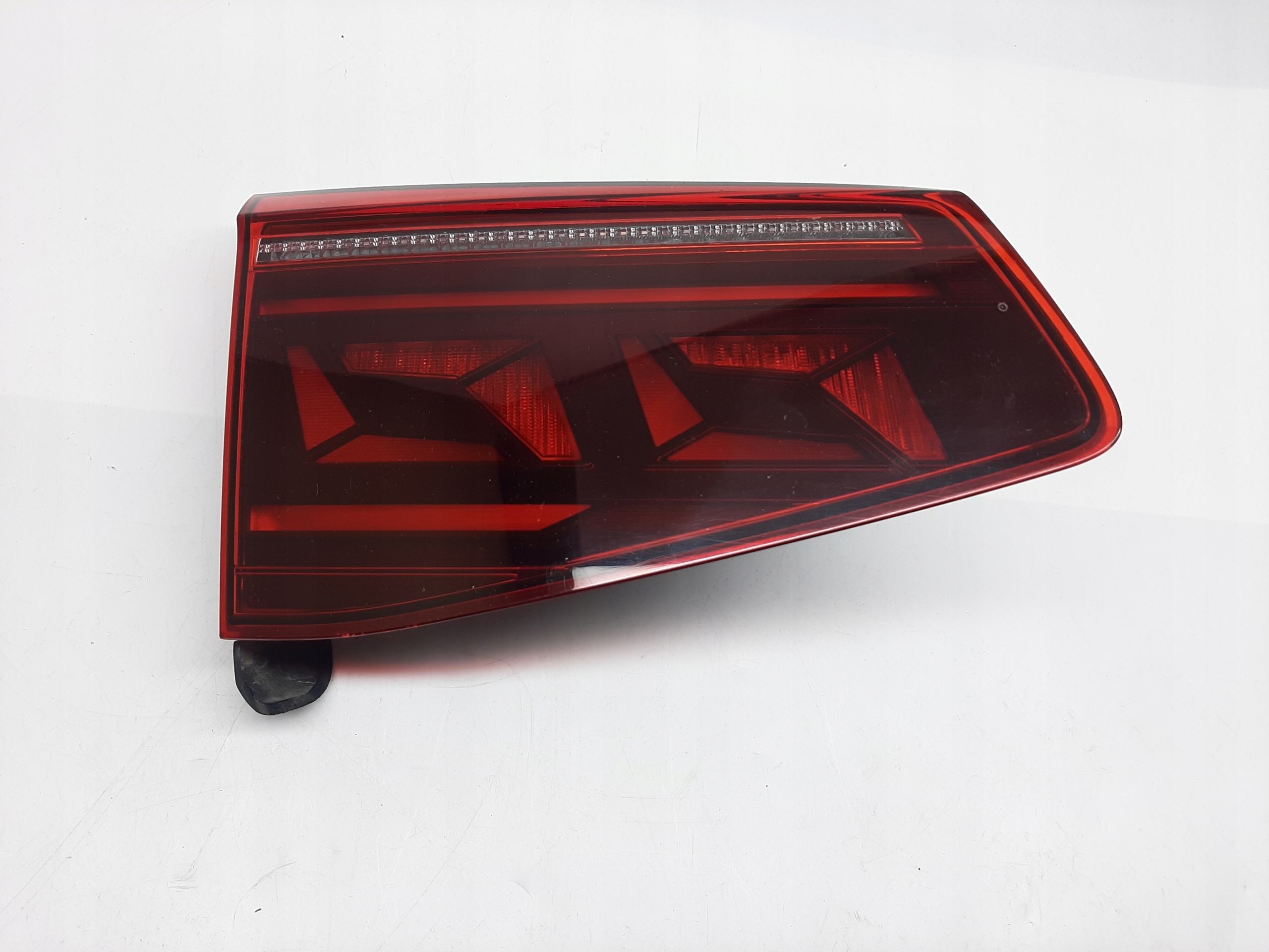 VW Passat B8 Variant Lift Lampa Tył Tylna Lewa Klapy Bagażnika 3G9945307L