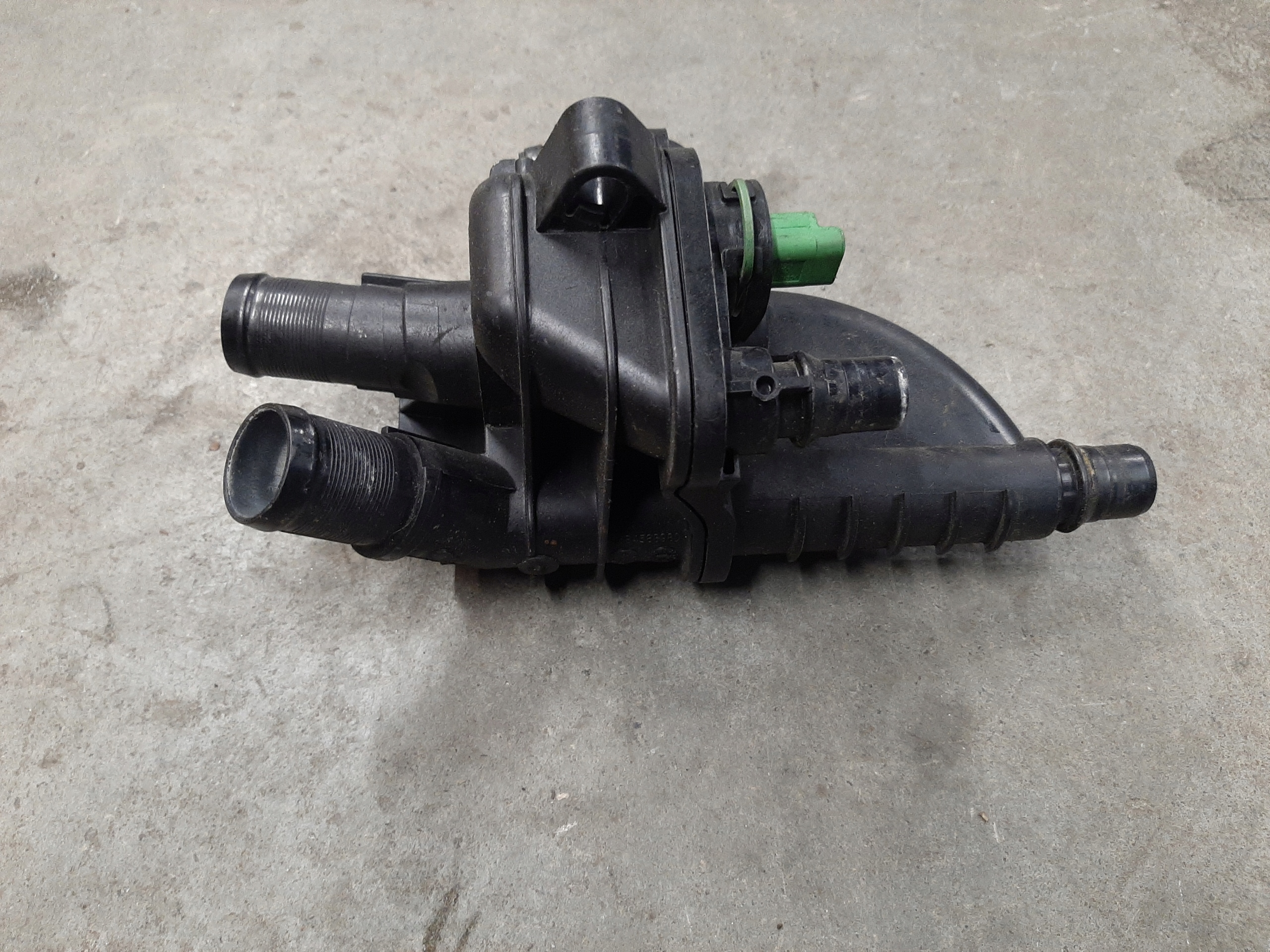 Citroen Peugeot 1.6 HDI 8v e-HDI Obudowa termostatu 9684588980