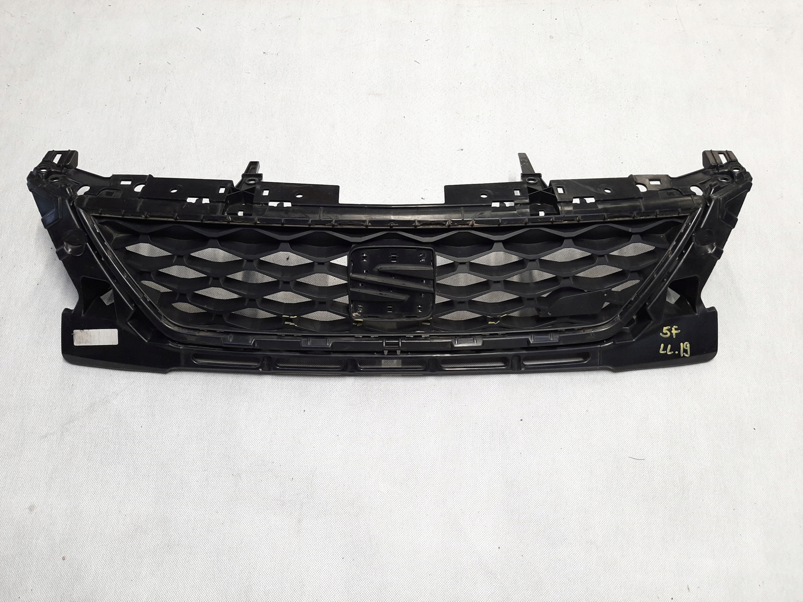 Seat Leon 3 Atrapa Chłodnicy Grill 5F0853654K