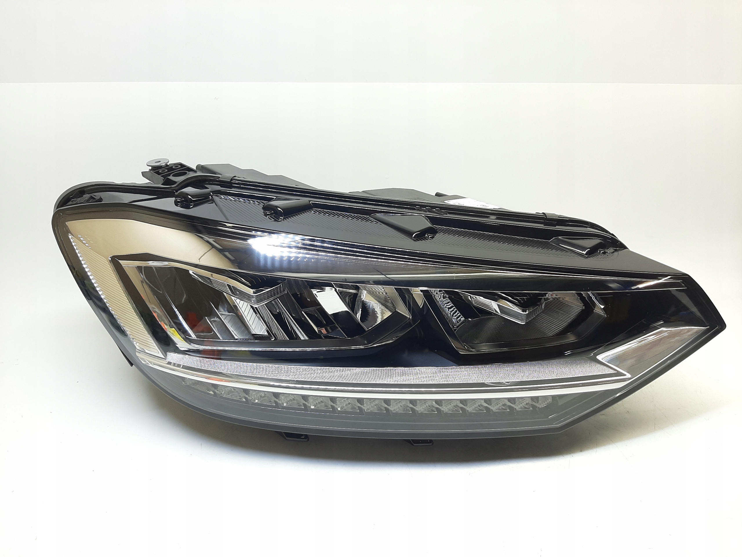 VW TOURAN LAMPA PRAWA REFLEKTOR PRAWY LED 5TB941036B