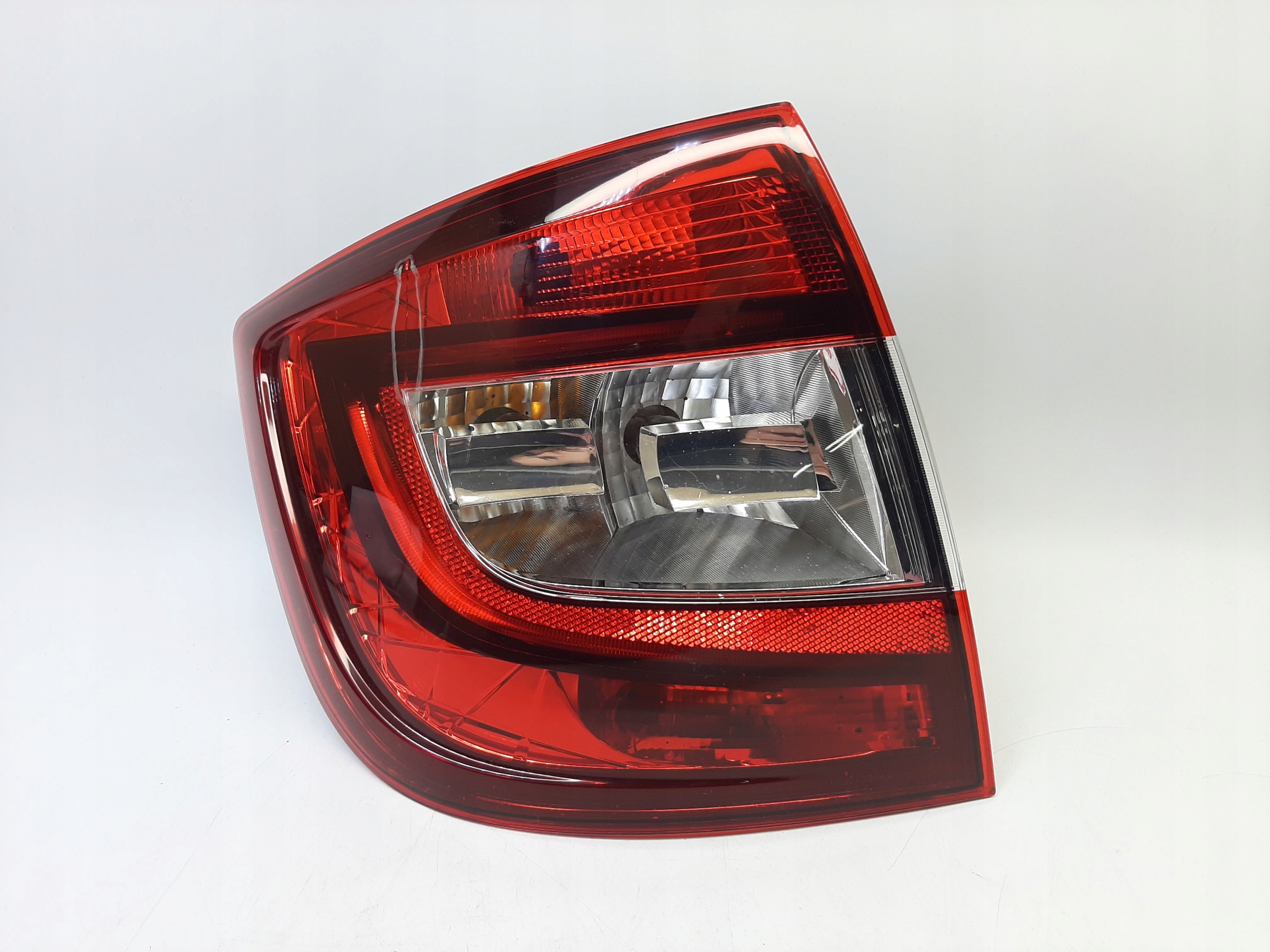 Skoda Rapid Liftback Lampa Tylna Lewa 5JH945095A