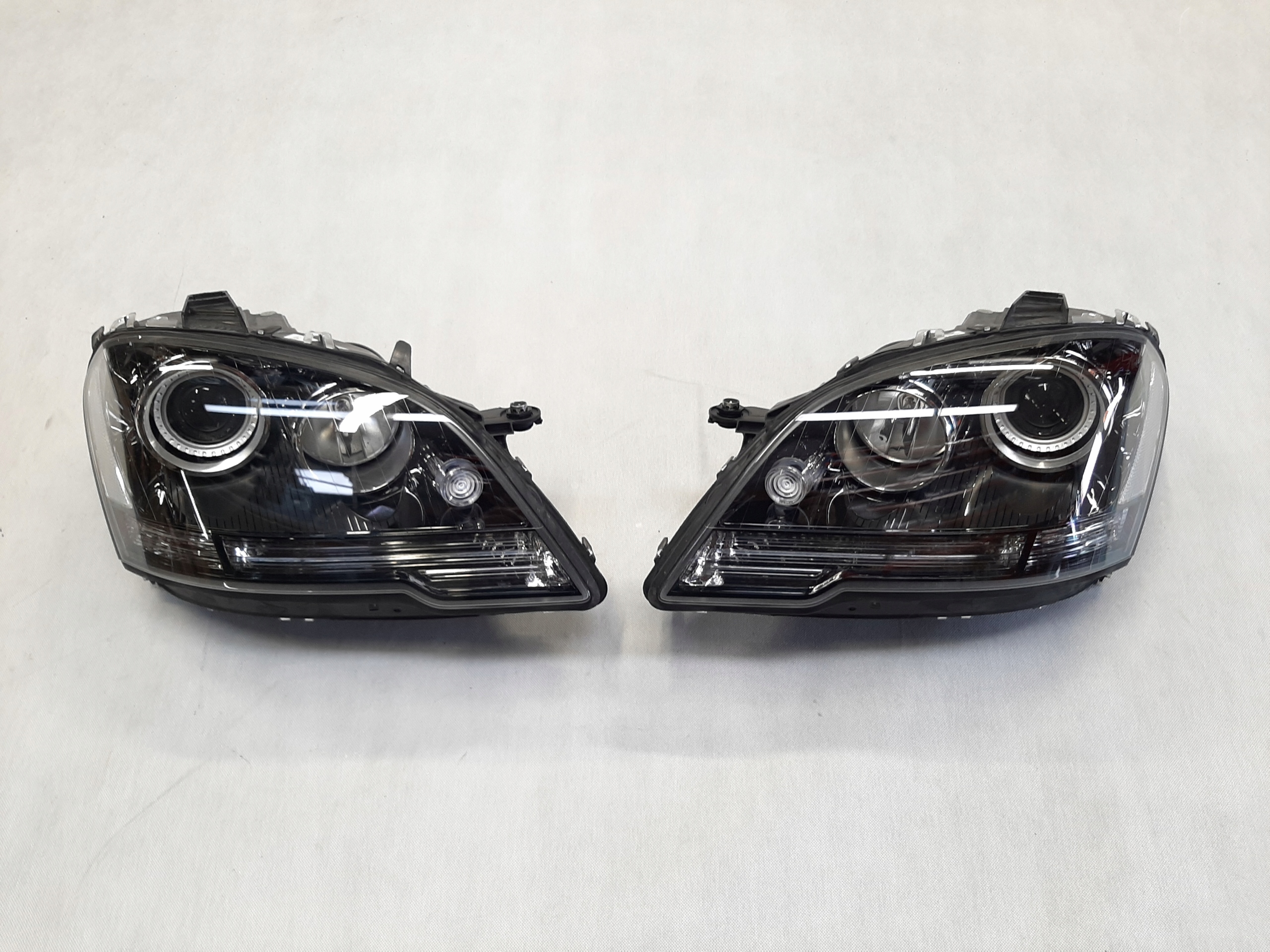 Mercedes Benz ML Lift Reflektor Lampa Xenon KOMPLET A1648203759 A1648203859