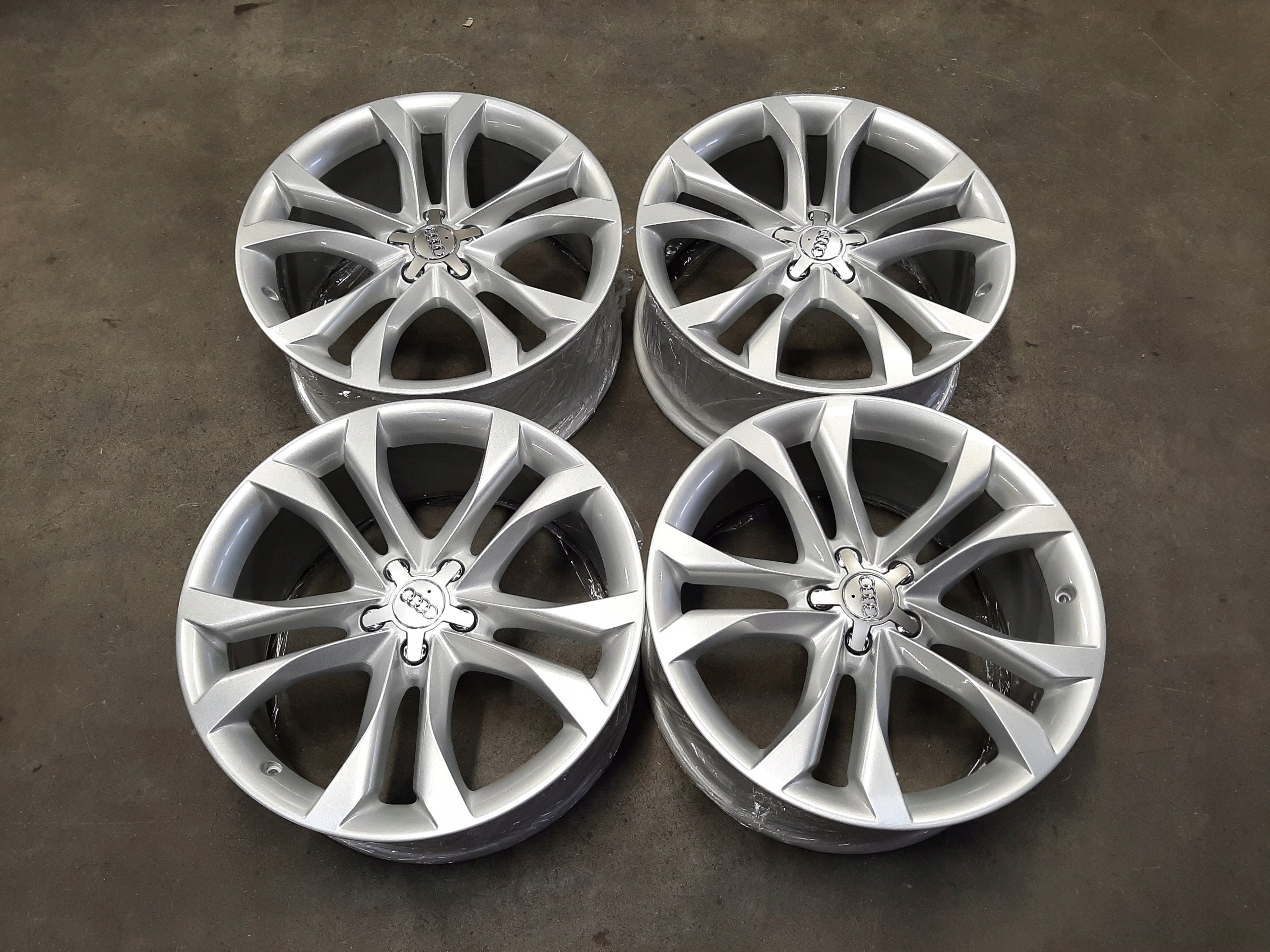 Audi S8 A8 D3 R20 5X112 9J ET45 Felgi aluminiowe 4E0601025 BD IDEALNE