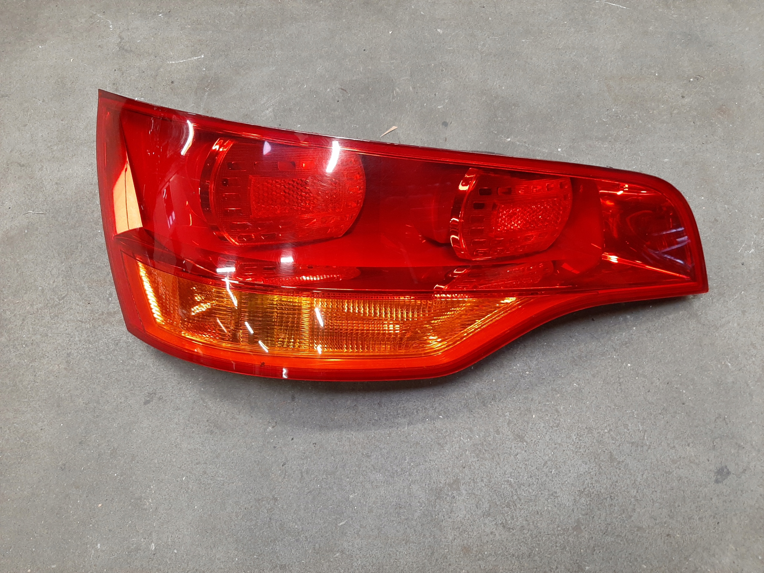 Audi Q7 (2005-2010r.) Lampa Tył Lewa 4L0945093