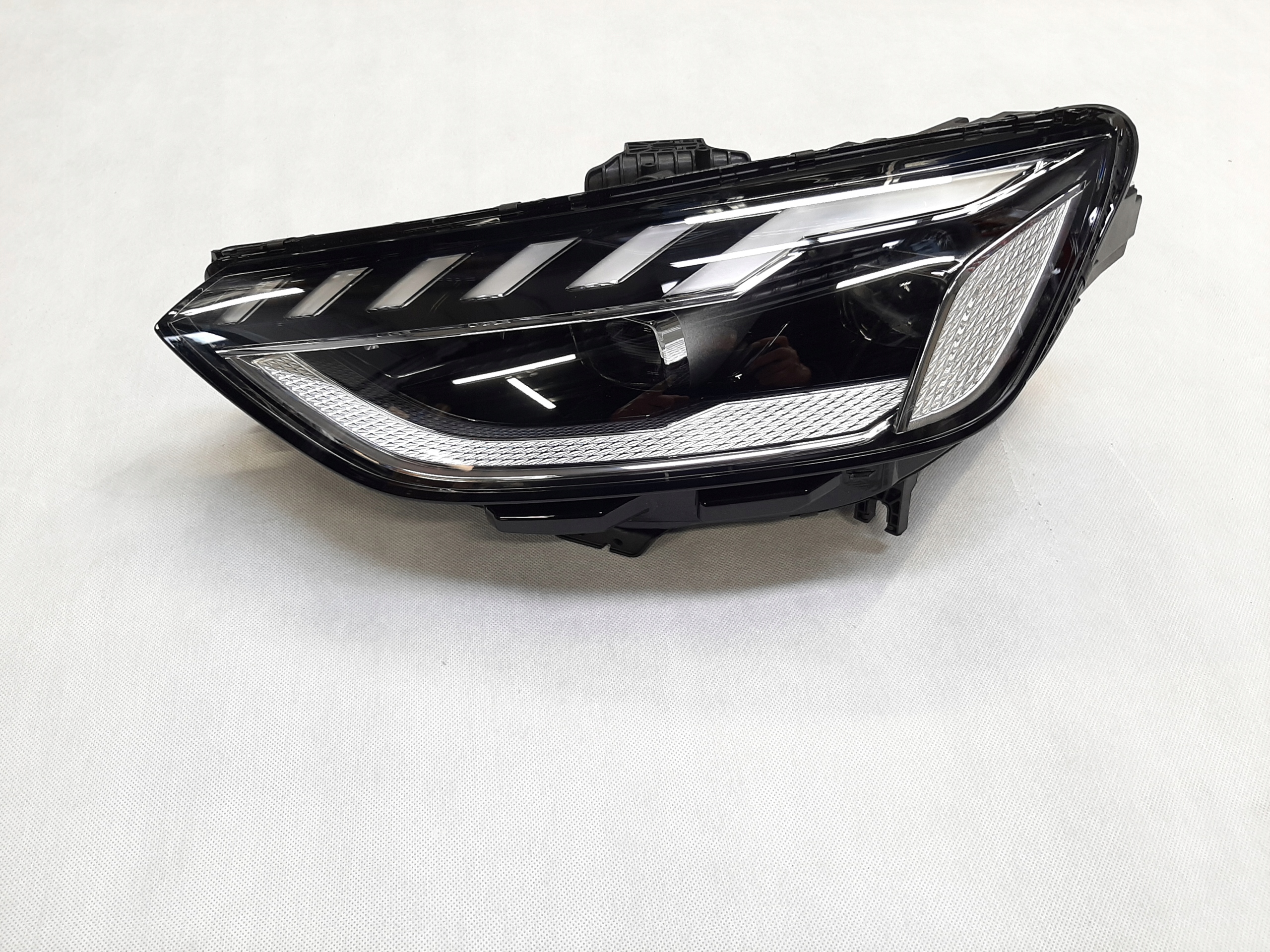 Audi A4 S4 B9 Lift (2018-) Lampa Reflektor LEWA NOWY 8W0941035F