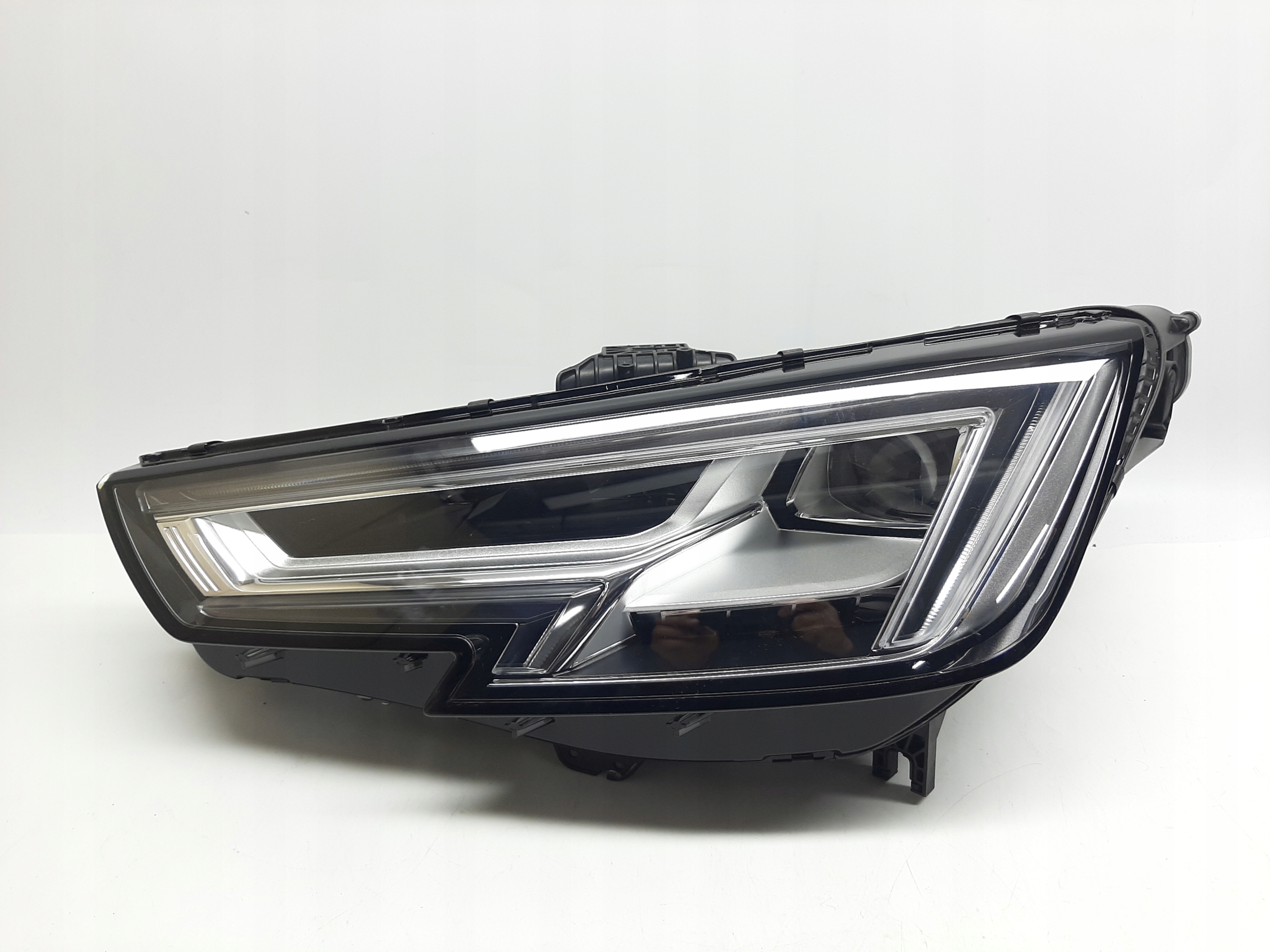 Audi A4 S4 B9 Reflektor Lampa Full Led LEWA 8W0941033C