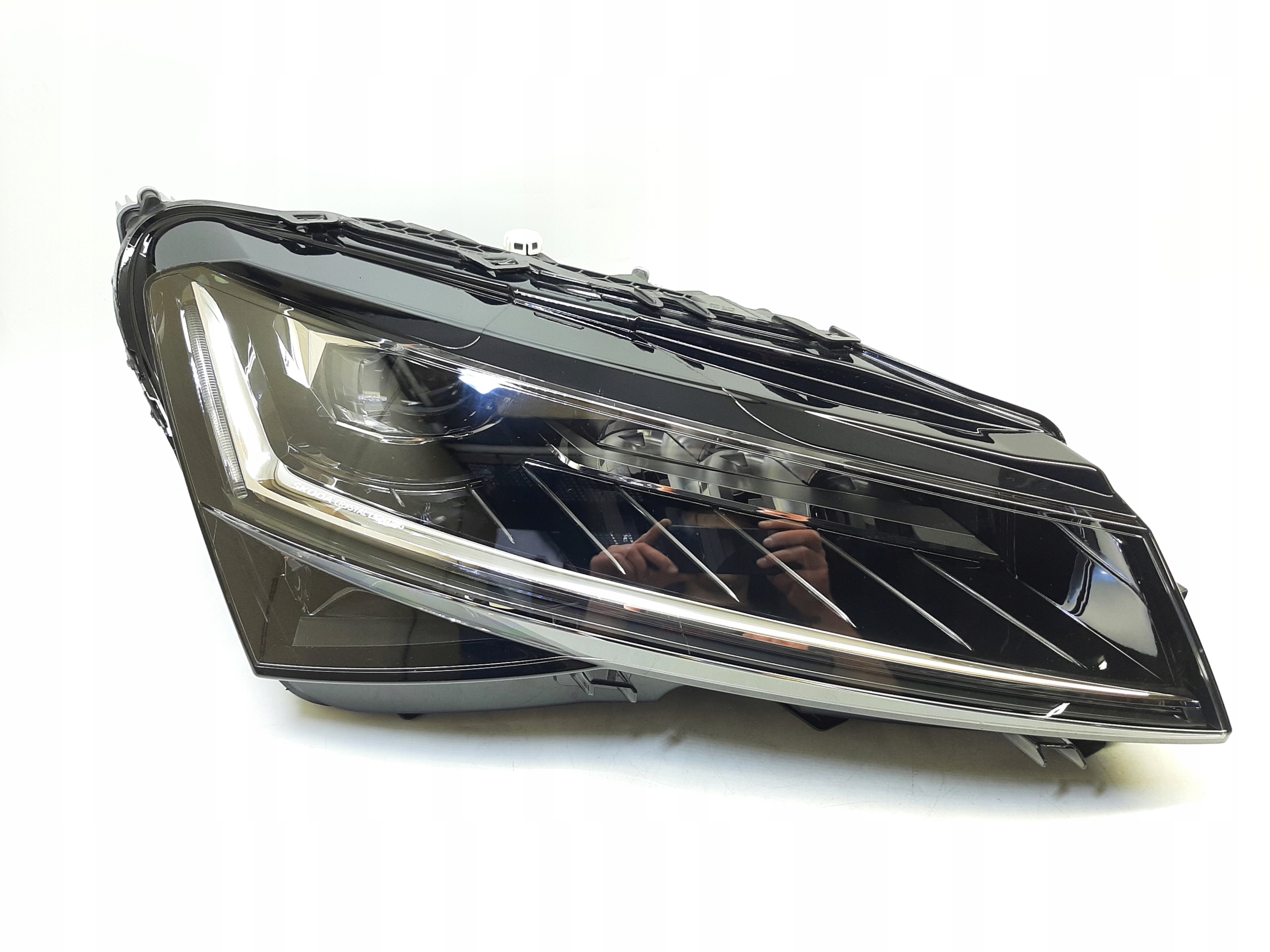 SKODA SUPERB 3 PRAWY REFLEKTOR LED 3V2941016D UK