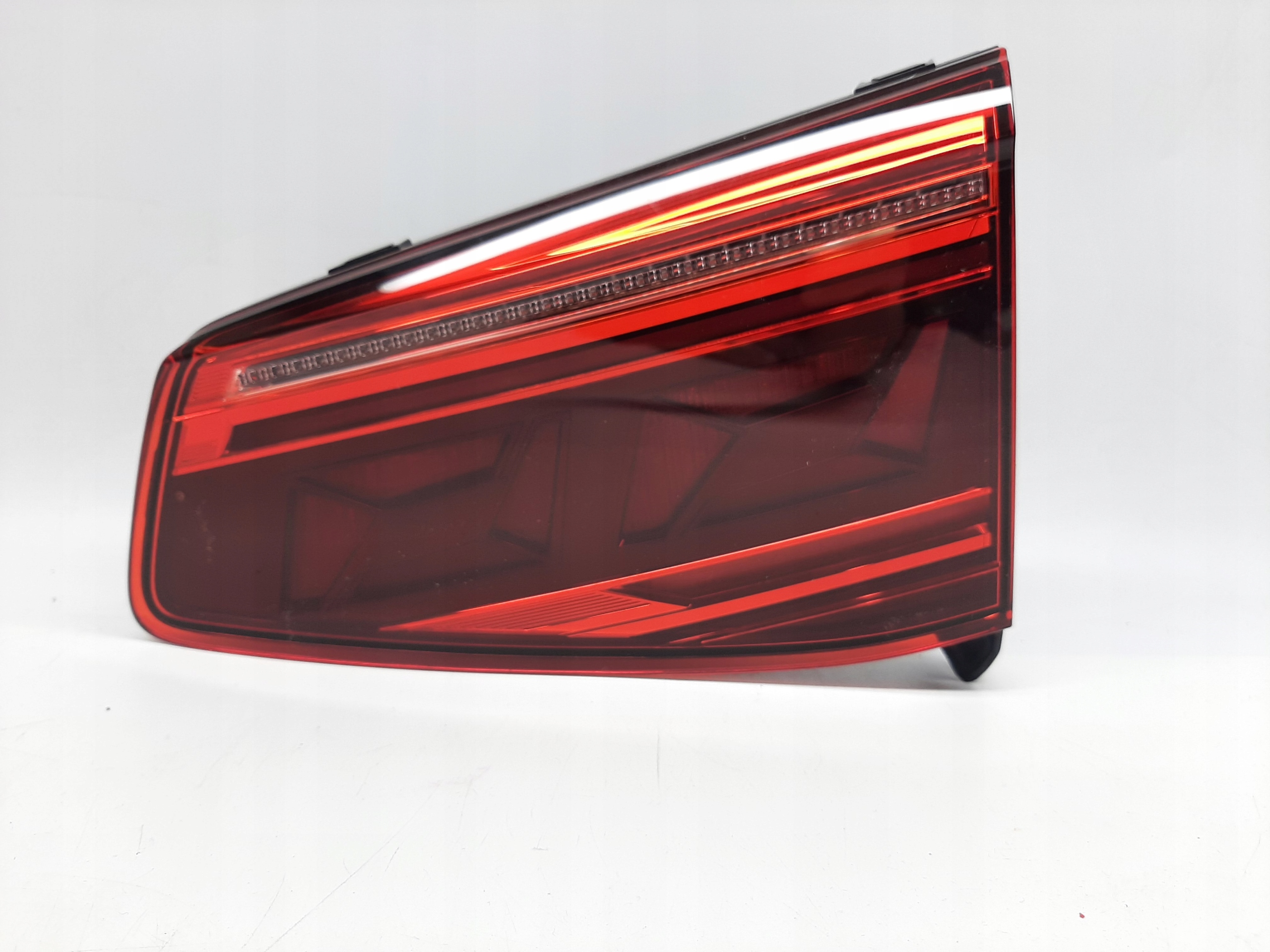 VW Passat B8 Variant Lift Lampa Tył Tylna Prawa Klapy Bagażnika 3G9945308H