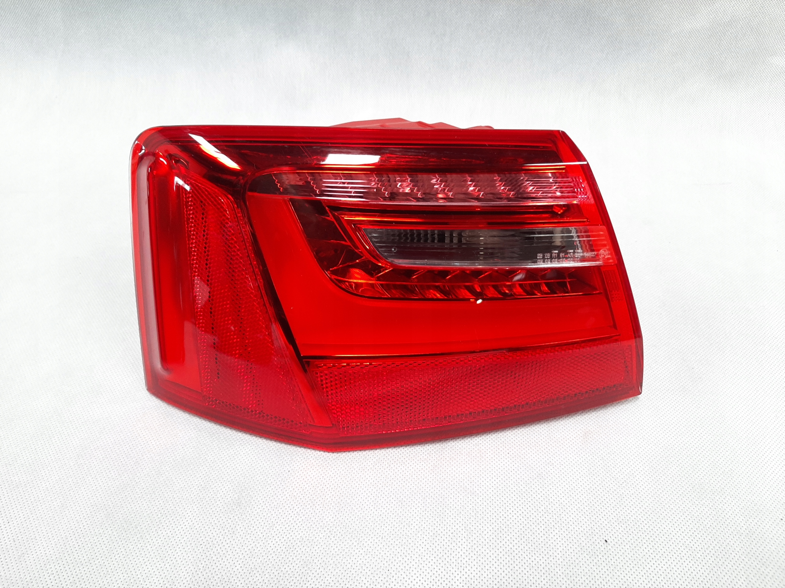 AUDI A6 C7 SEDAN 2010- LAMPA LED LEWY TYŁ 4G5945095A