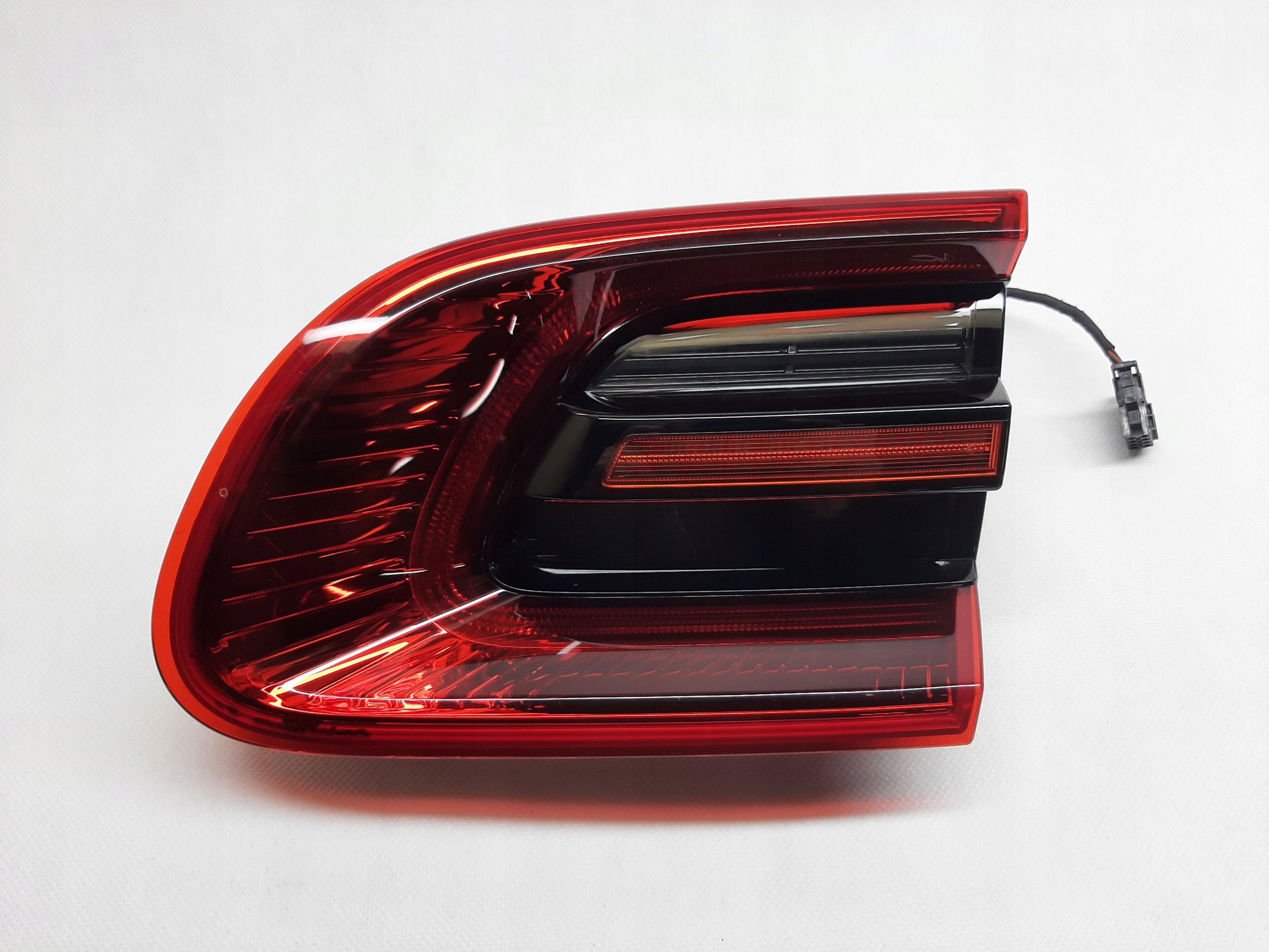 PORSCHE MACAN 95B945094F LAMPA KLAPY TYŁ PRAWA nowa idealna