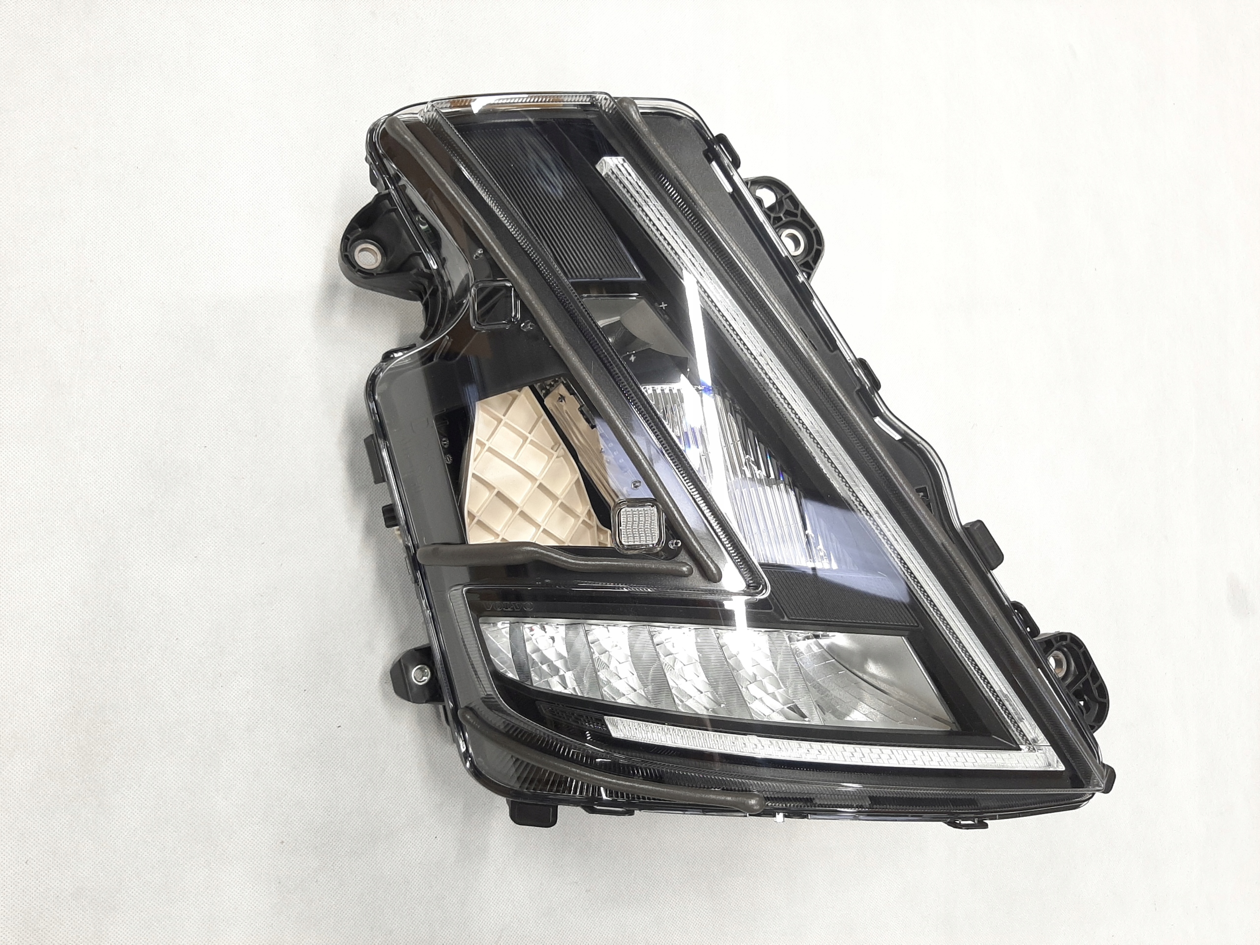 VOLVO FH 5 2021- LAMPA REFLEKTOR LED PRAWY 23752687 NOWY