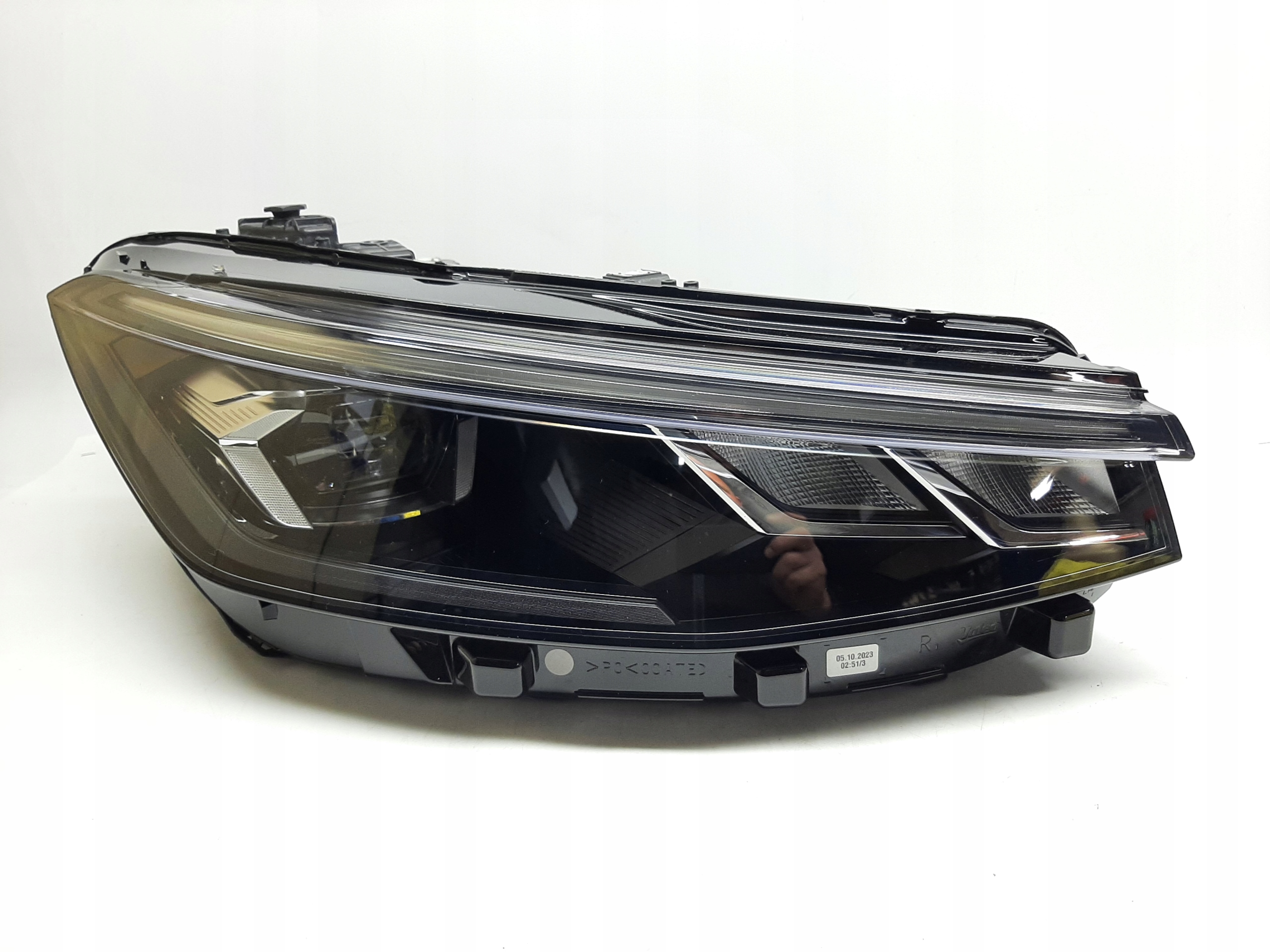 VW Passat B9 Reflektor Lampa Led PRAWA 3J1941006