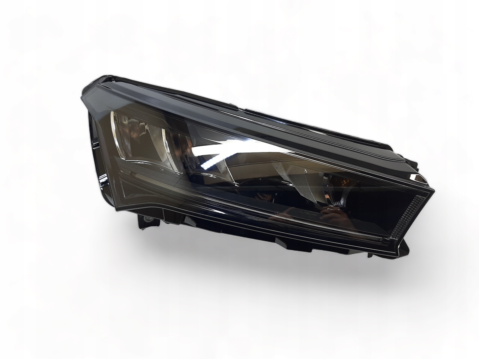 SKODA ENYAQ REFLEKTOR LAMPA PRAWA 5LC941016 UK nowa ideał oryginał