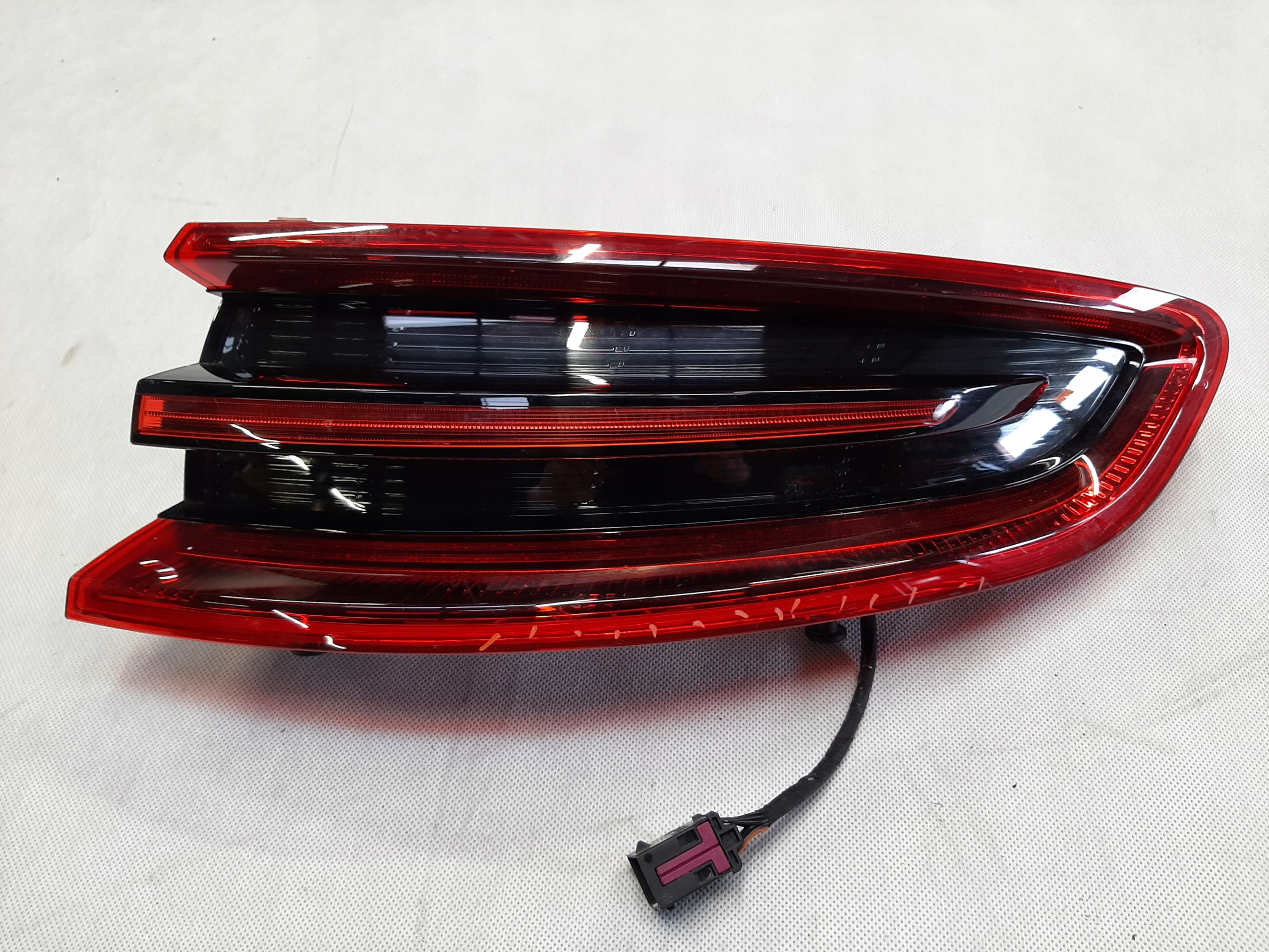 Porsche Macan Lampa Tył Lewa klapa bagażnika 95B945096E SAE