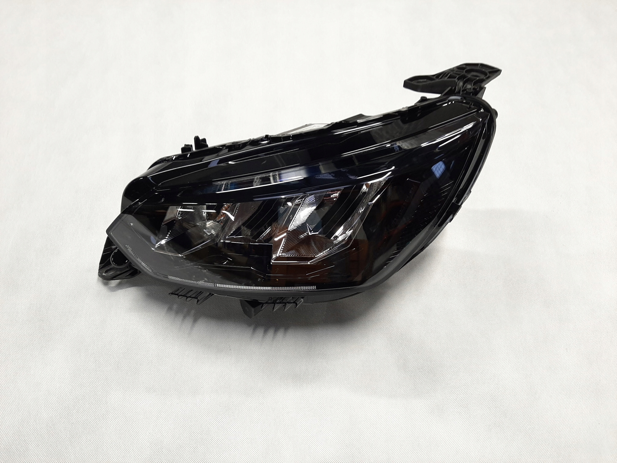 PEUGEOT 208 REFLEKTOR LEWY LAMPA LEWA PRZÓD NOWY LED 9833036380