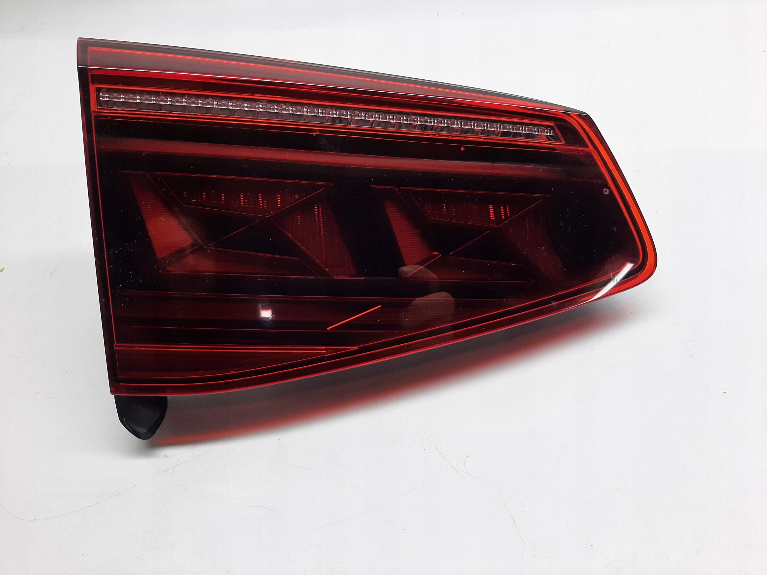 VW Passat B8 Variant Lift Lampa Tył Tylna Lewa Klapy Bagażnika 3G9945307L