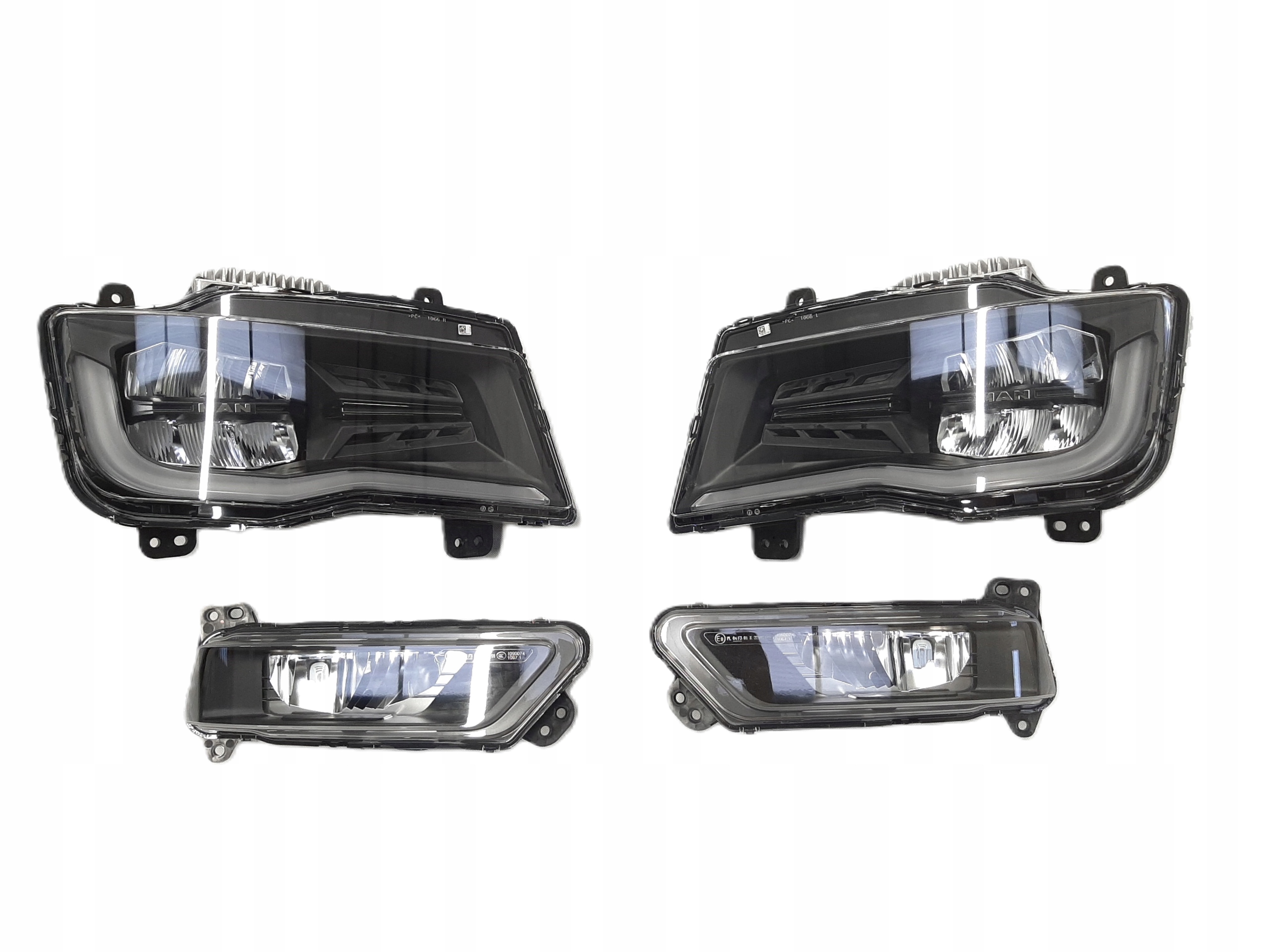 MAN TGX II 2020- LAMPA REFLEKTOR LED PRAWY LEWY 81.25101-6825 NOWY