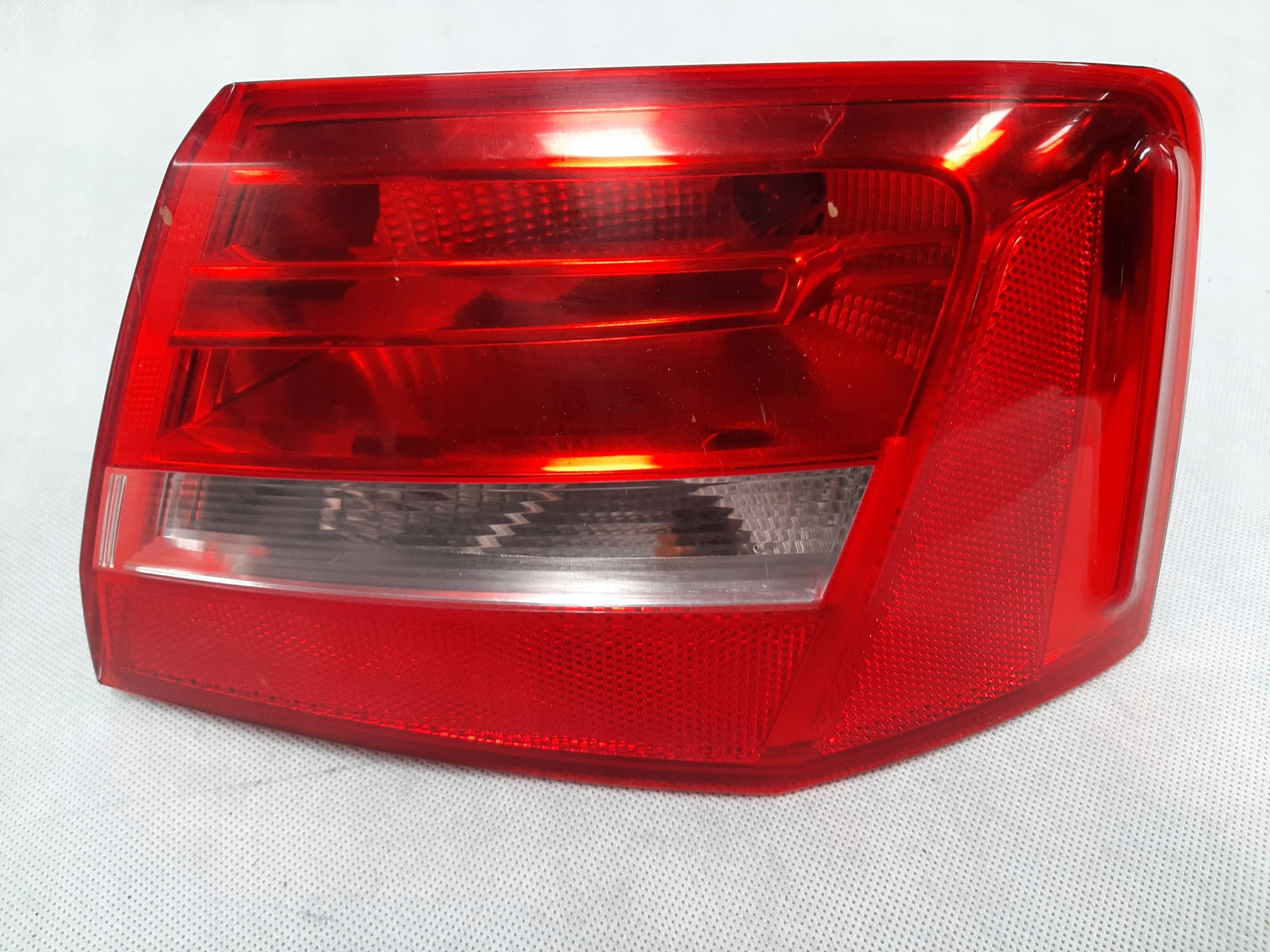 AUDI A6 C7 SEDAN 2010- LAMPA PRAWY TYŁ 4G5945096