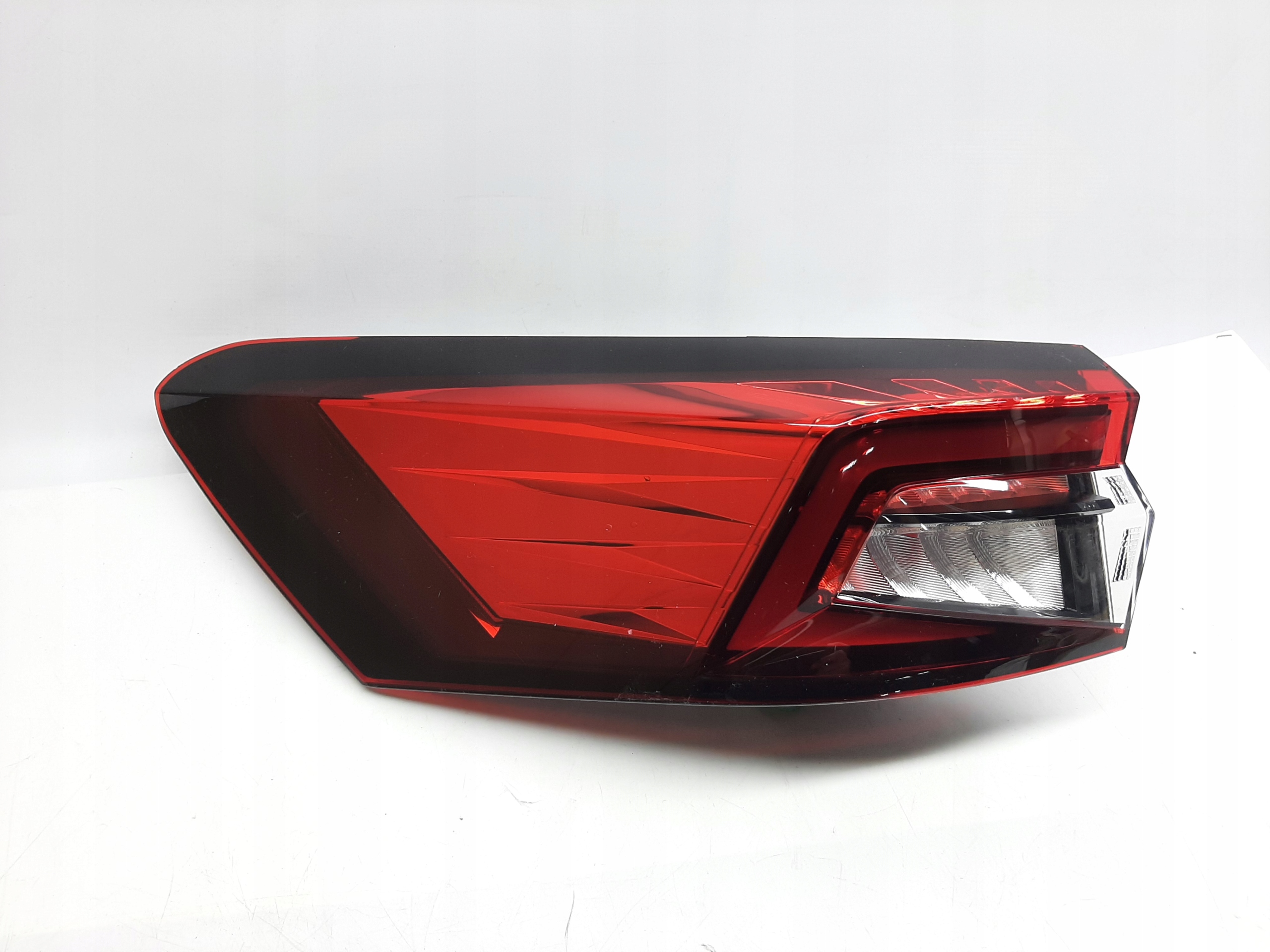 SKODA SUPERB IV KOMBI 2023- LAMPA LED LEWY TYŁ 3P0945095