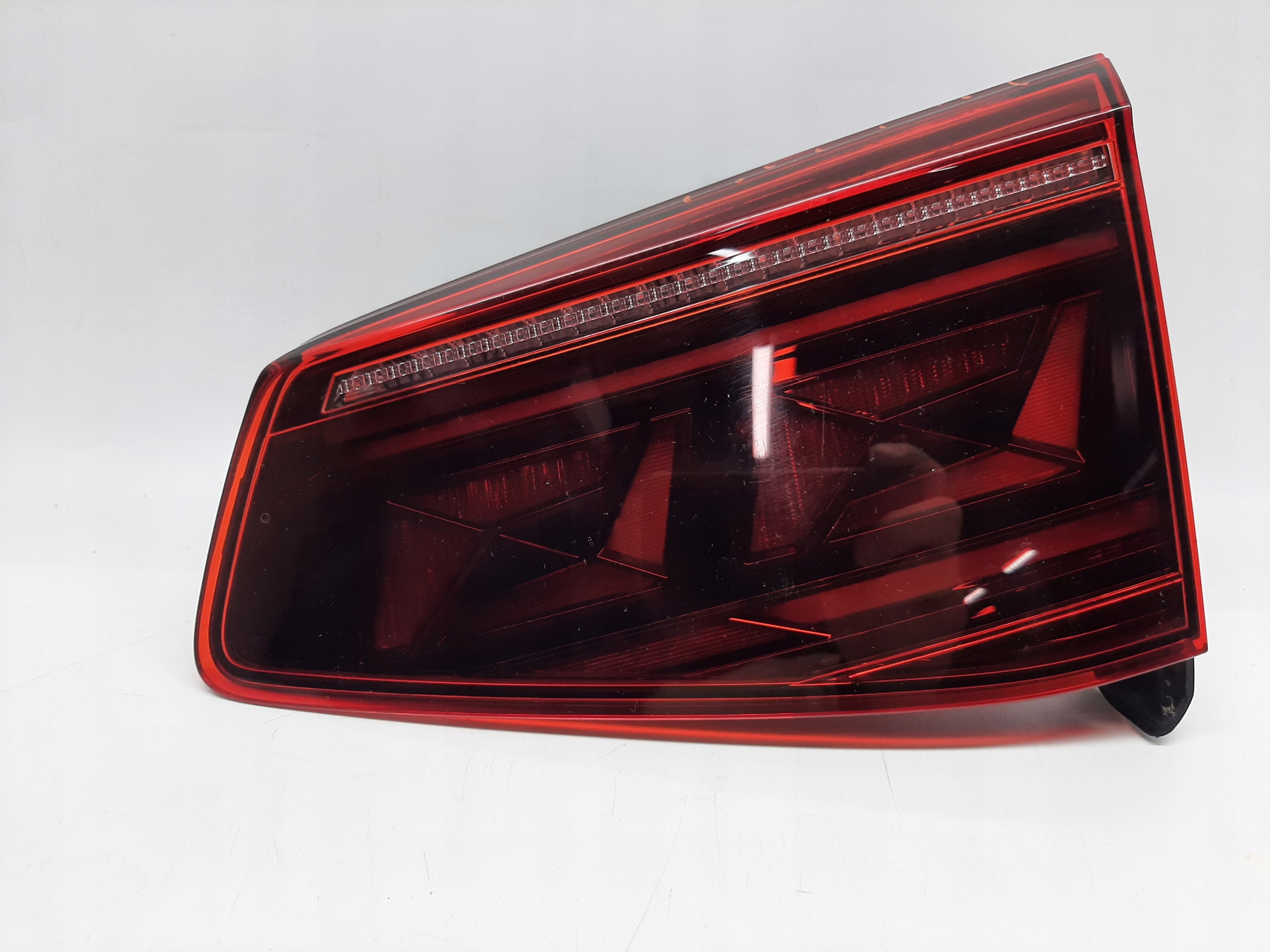 VW Passat B8 Variant Lift Lampa Tył Tylna Prawa Klapy Bagażnika 3G9945308L