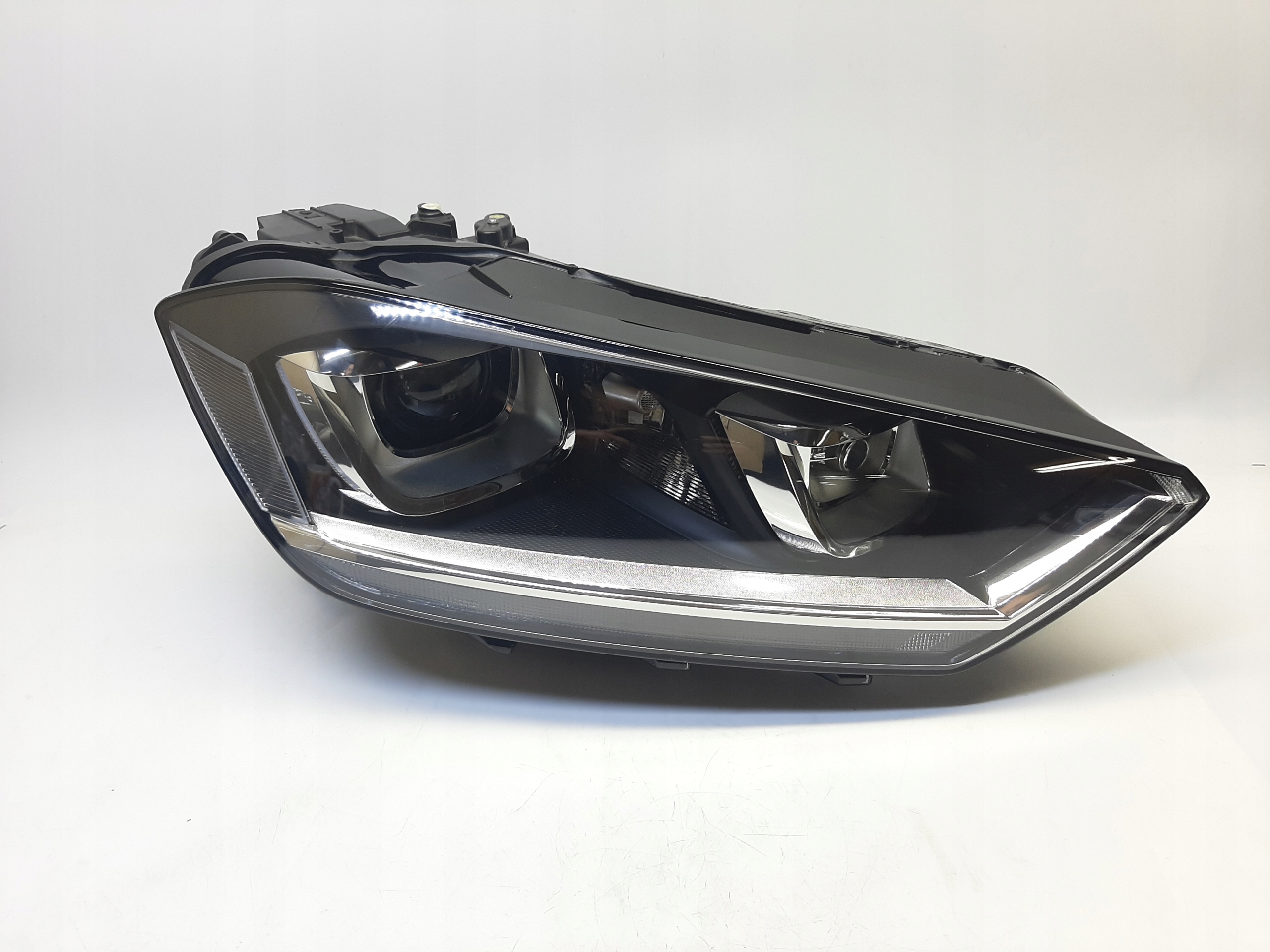 VW Sportsvan Reflektor Prawy Lampa Prawa Xenon 517941032B