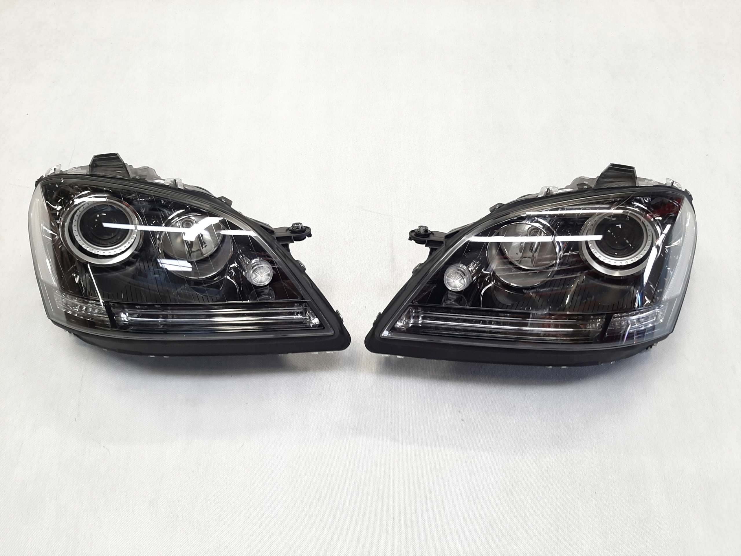 Mercedes ML W164 AMG Reflektor Lampa Xenon KOMPLET A1648206361 A1648206461