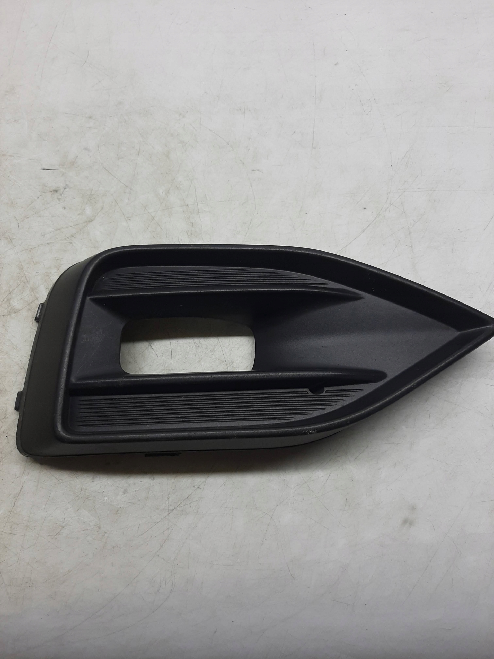 SEAT TARRACO KRATKA ZDERZAKA PRAWA 5FJ853666B