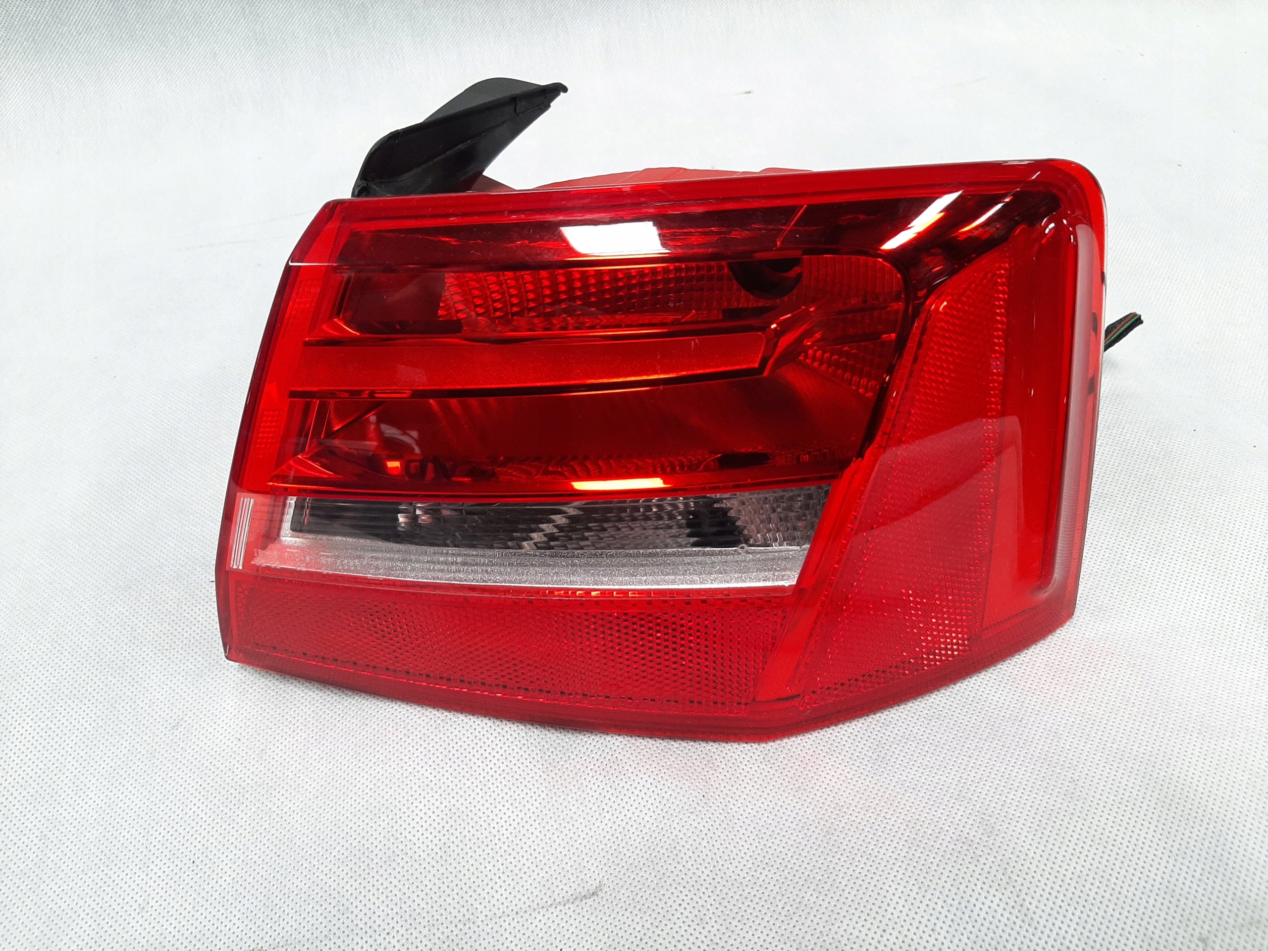 AUDI A6 C7 SEDAN 2010- LAMPA PRAWY TYŁ 4G5945096