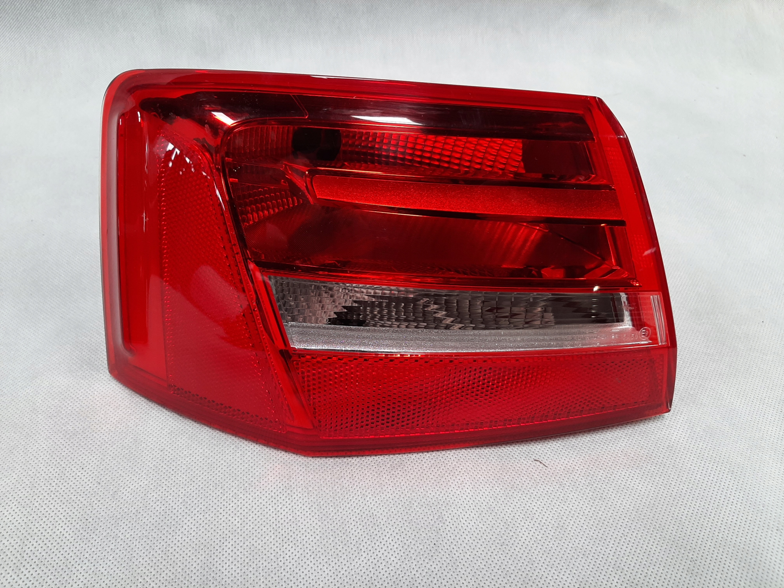 AUDI A6 C7 SEDAN 2010- LAMPA LEWY TYŁ 4G5945095