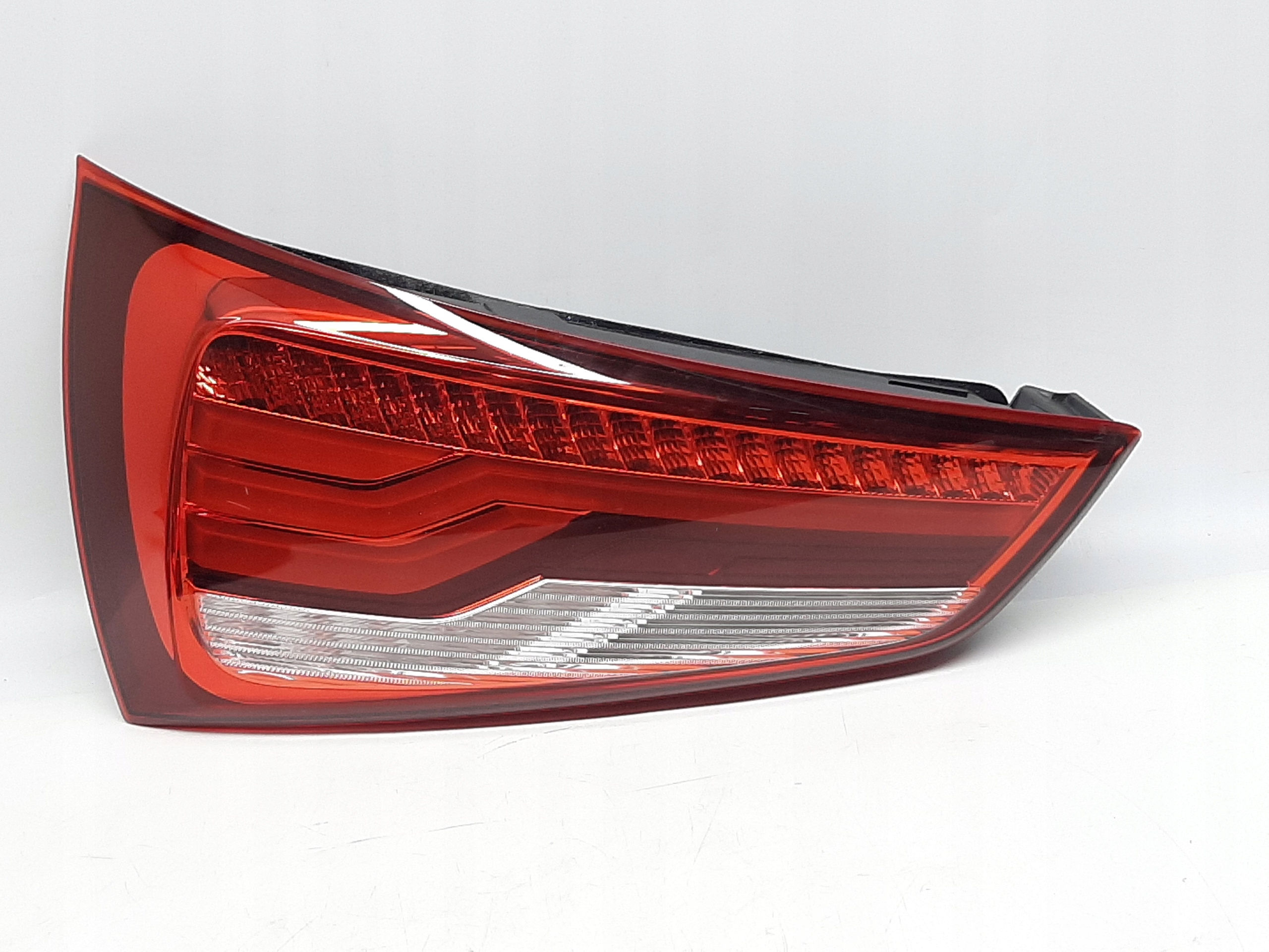 AUDI A1 8X LIFT 2014- LAMPA LED LEWY TYŁ 8XA945093A