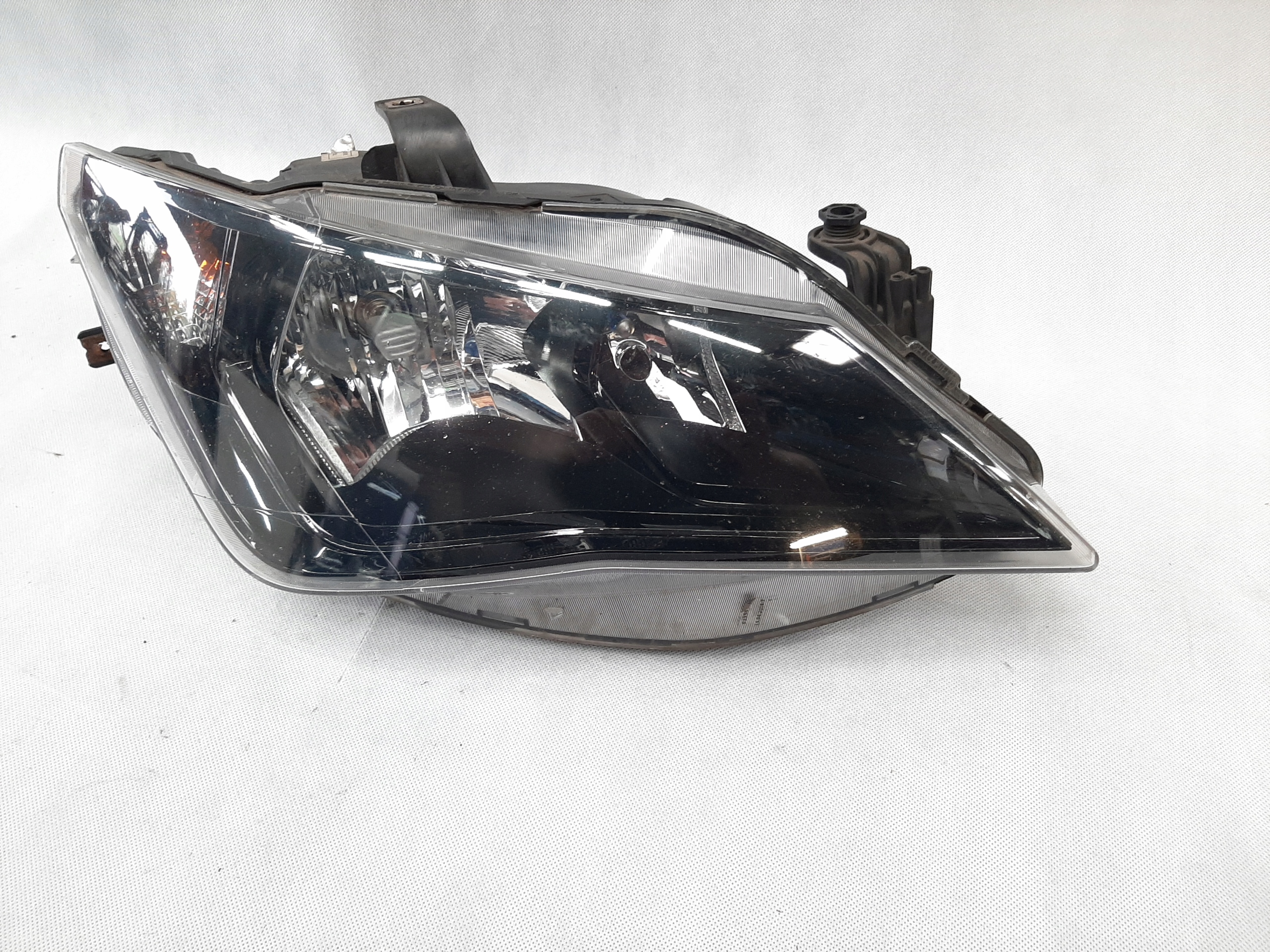 Seat Ibiza Reflektor Lampa Przednia Prawa Valeo 6J2941034H