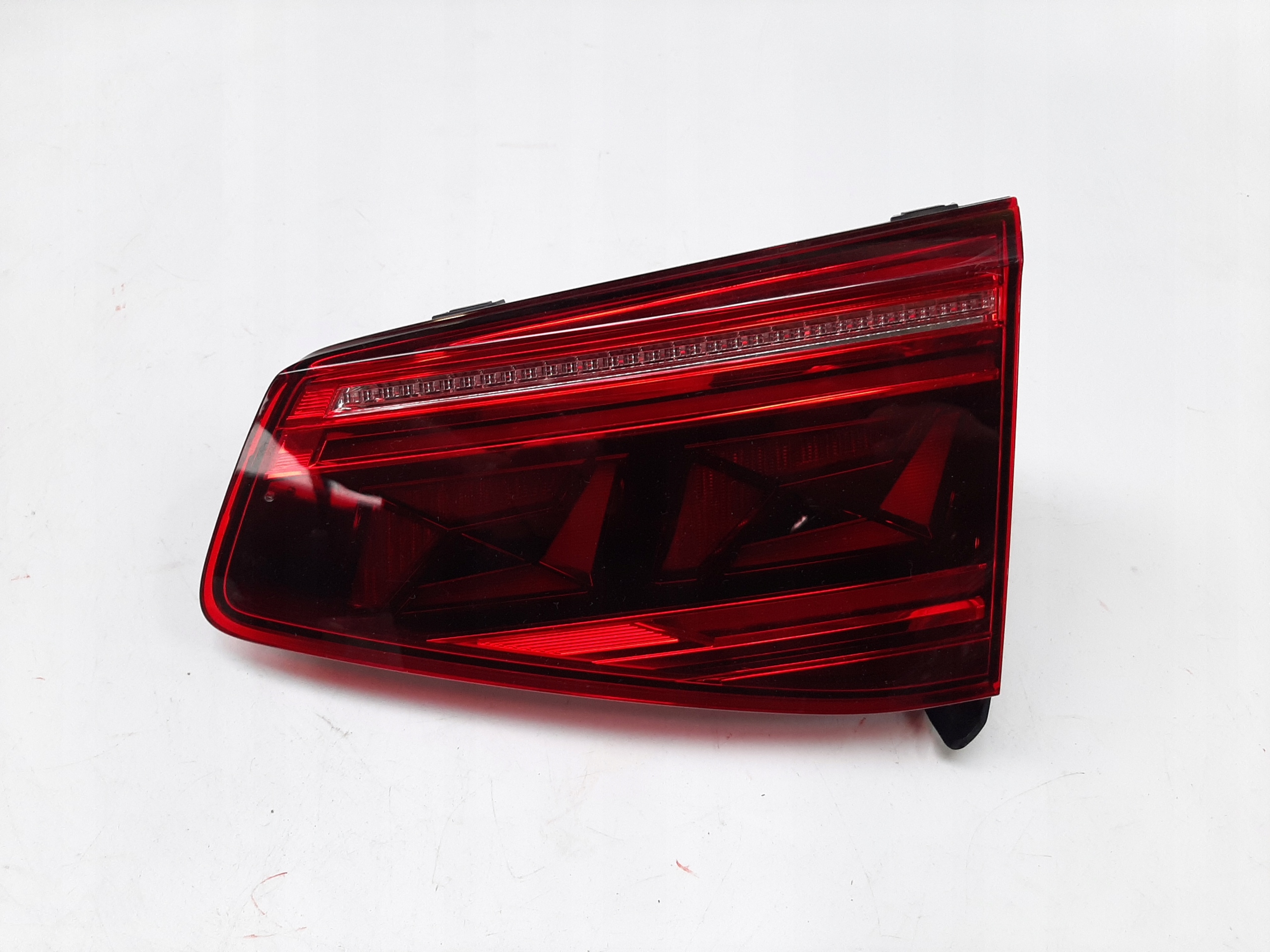 VW PASSAT B8 VARIANT LIFT 19- LAMPA KLAPY LED ANIMACJA PRAWY TYŁ 3G9945308M