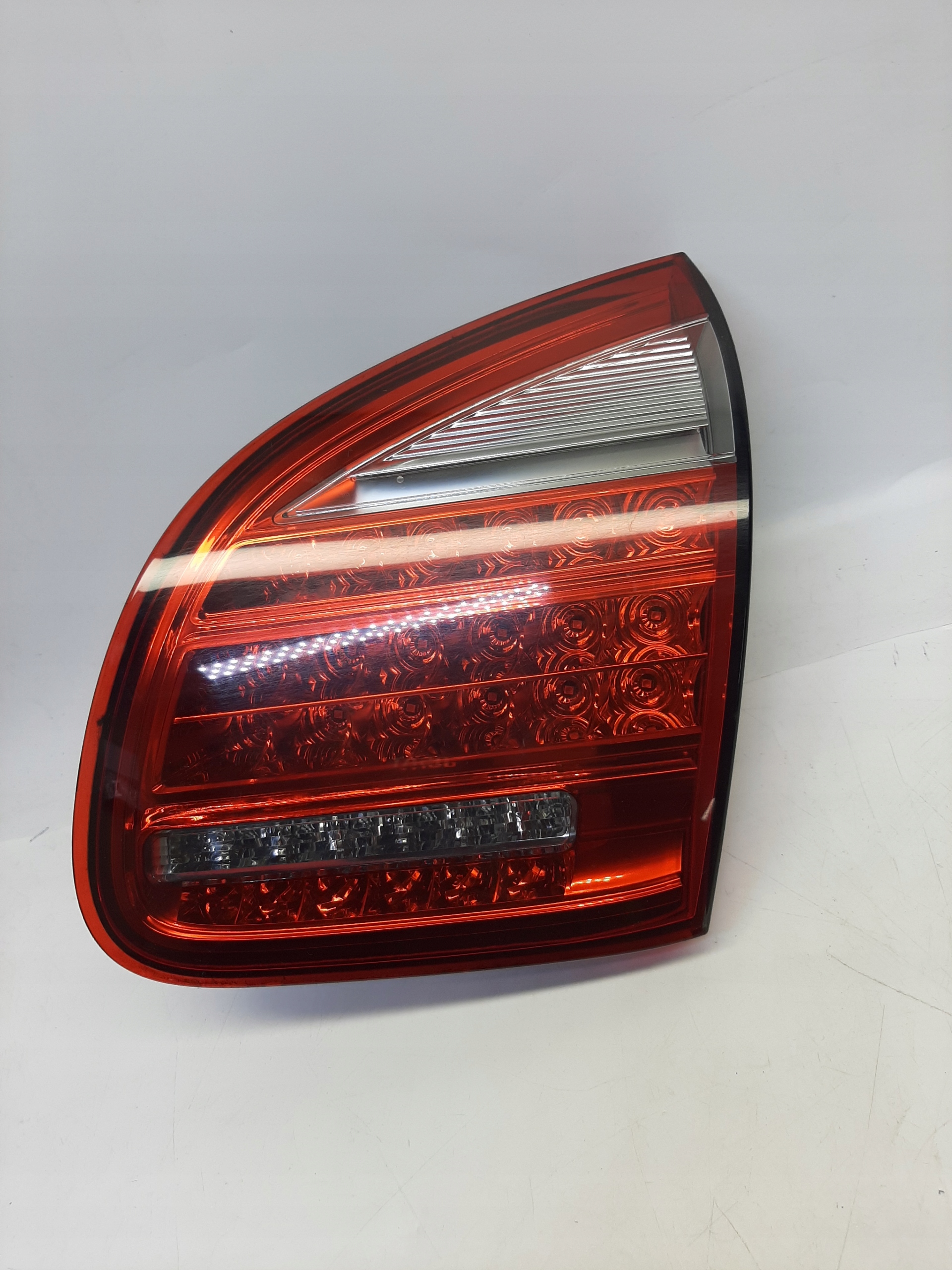 Porsche Cayenne (2010-2015r.) Lampa Tył Prawa Klapa bagażnika 7P5945094K