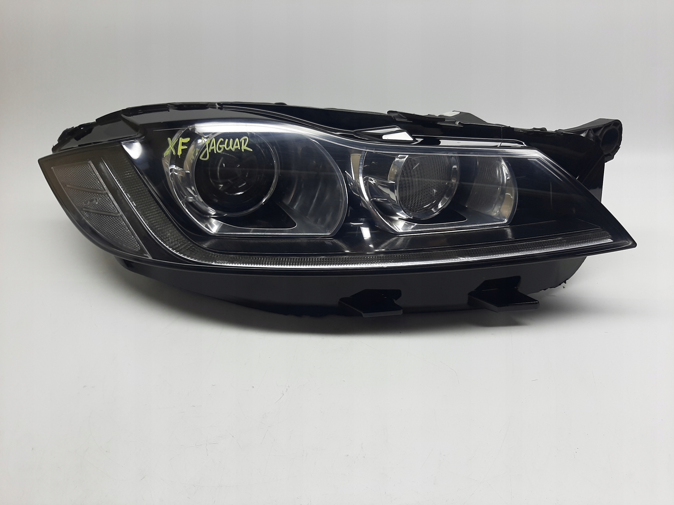 JAGUAR XF II X260 2015- REFLEKTOR LAMPA PRZEDNIA PRAWA LED GX63-13W029-EC