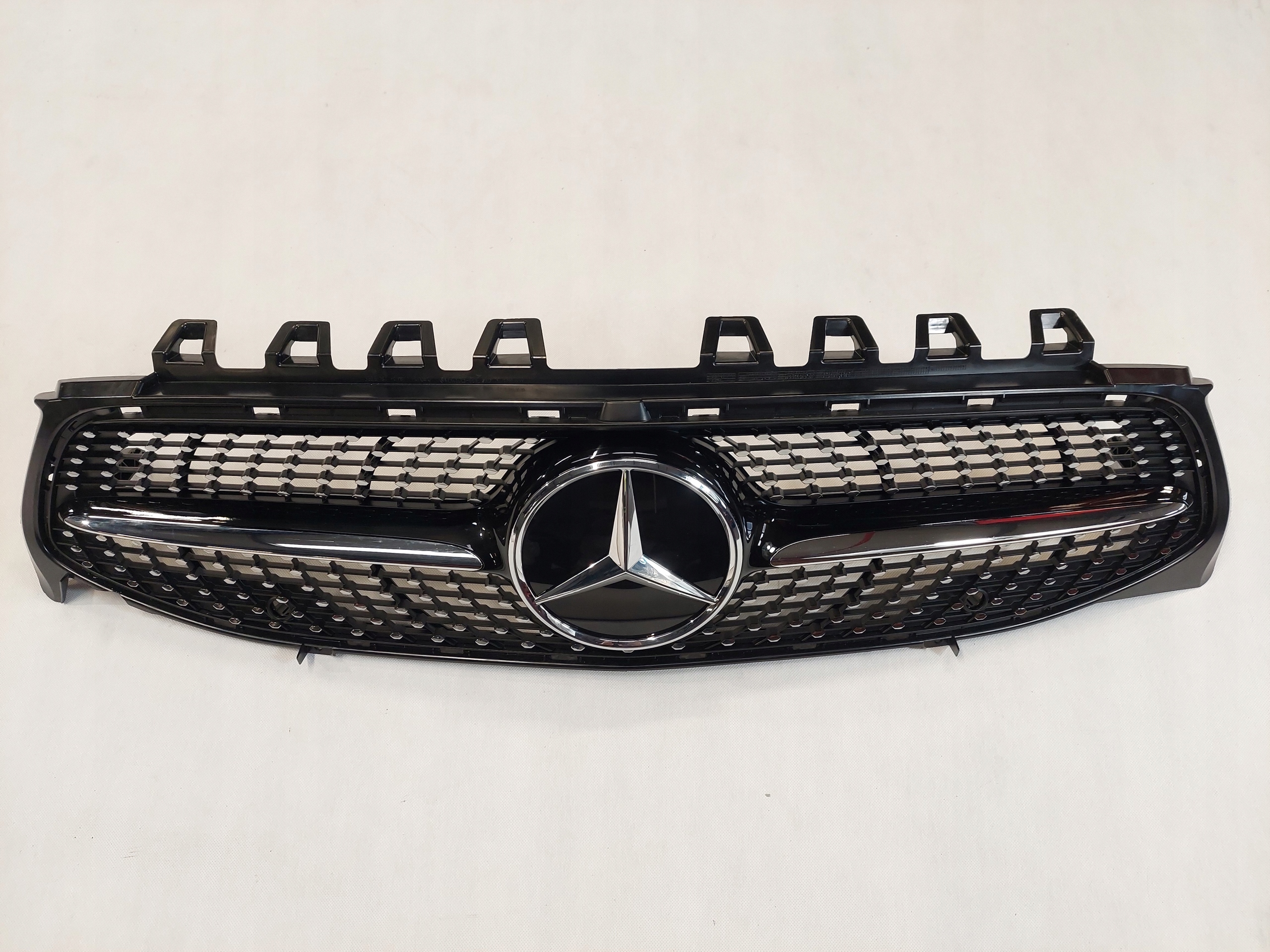 Mercedes CLA AMG-Line A1188880000 Atrapa Grill