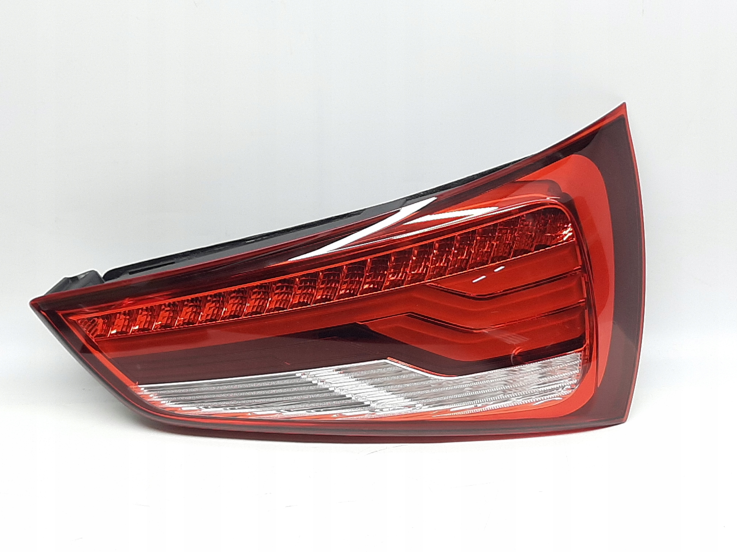 AUDI A1 8X LIFT 2014- LAMPA LED PRAWY TYŁ 8XA945094A