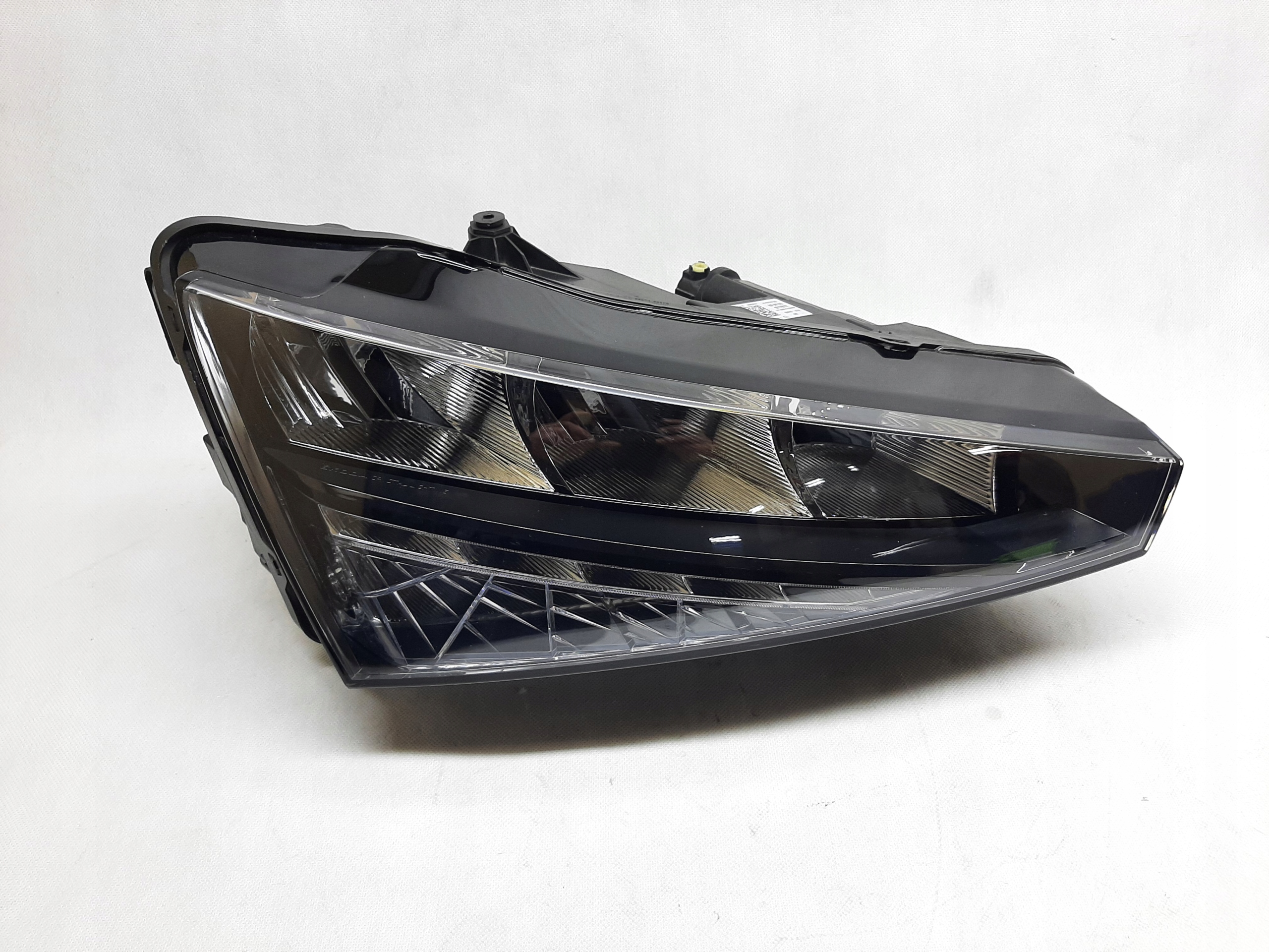 Skoda Scala Lampa prawa Reflektor 657941016