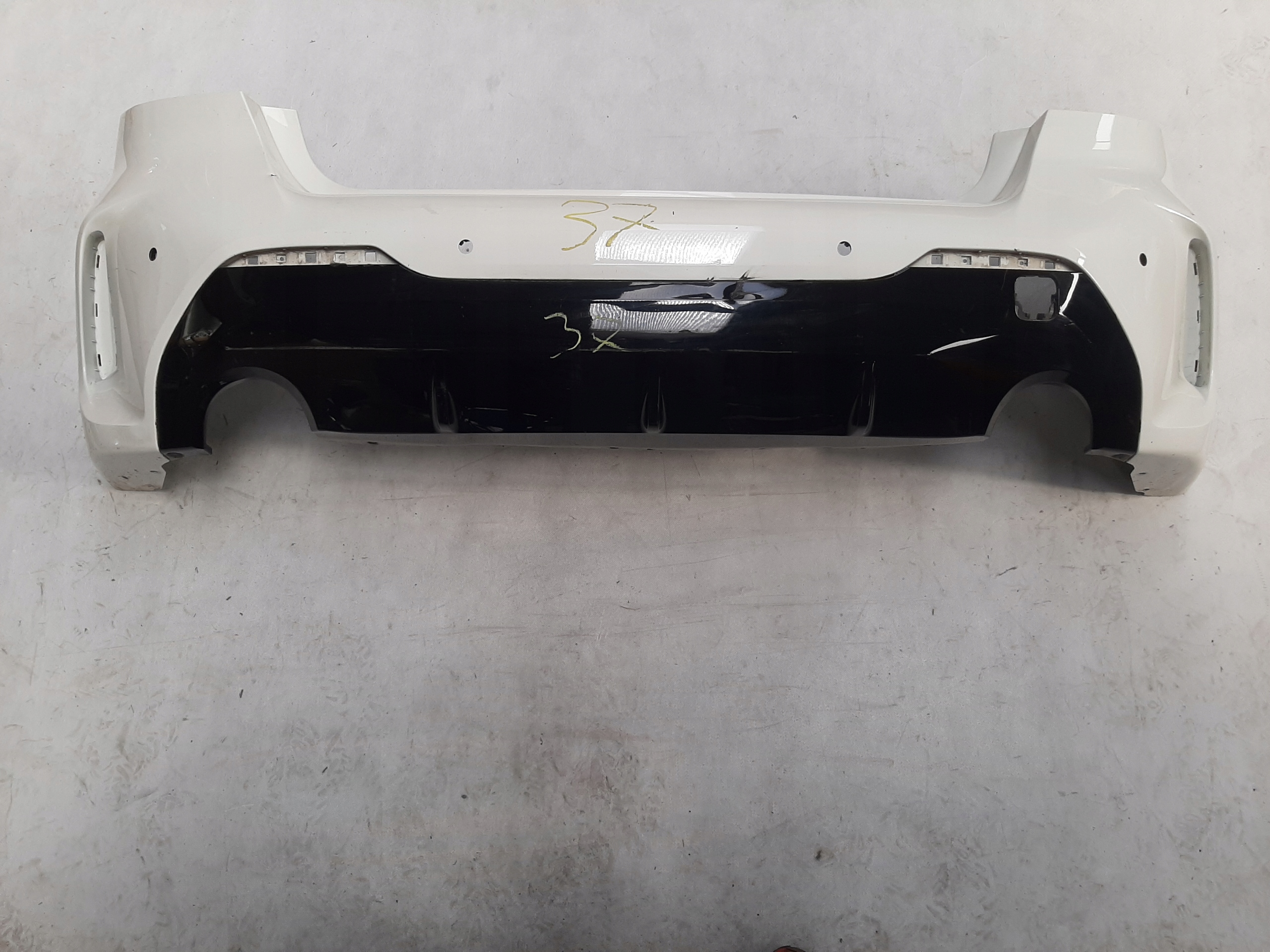 BMW 1 F40 ZDERZAK TYLNY TYŁ 6xPDC M-PAKIET biały spoiler 625565205 msp