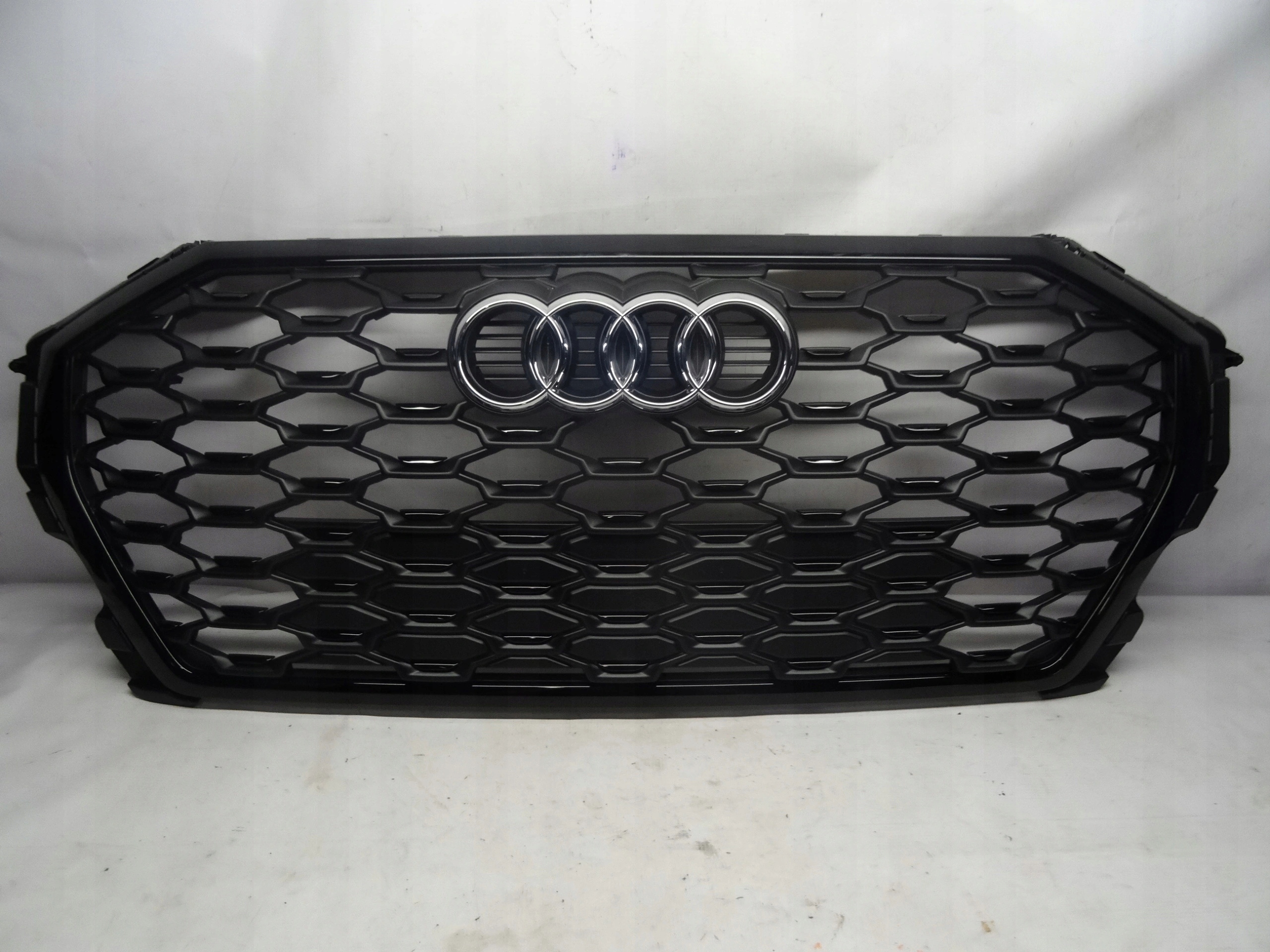 AUDI Q3 GRILL ATRAPA 83F853651 NOWY S-LINE nowy nowa oryginał