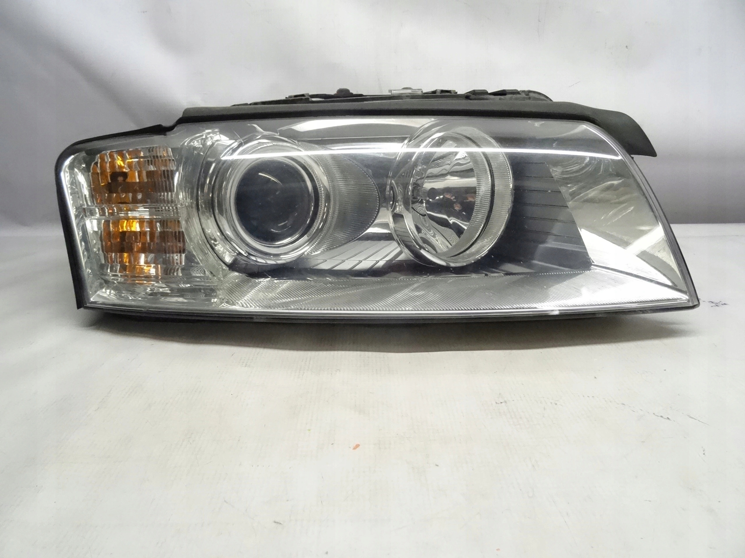 AUDI A8 D3 REFLEKTOR XENON PRAWY KMPL 4E0941004K