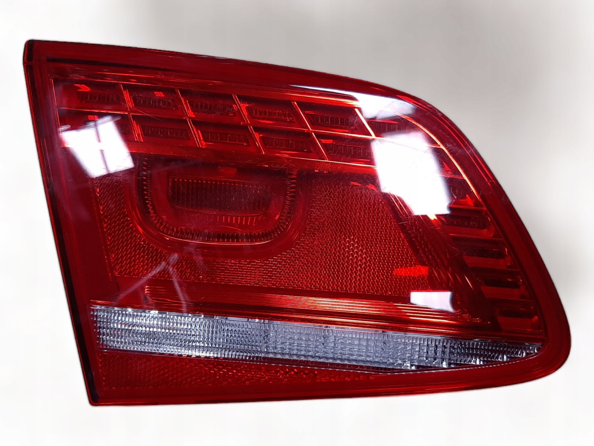 VW PASSAT B7 LAMPA TYLNA LED LEWA 3AE945307C