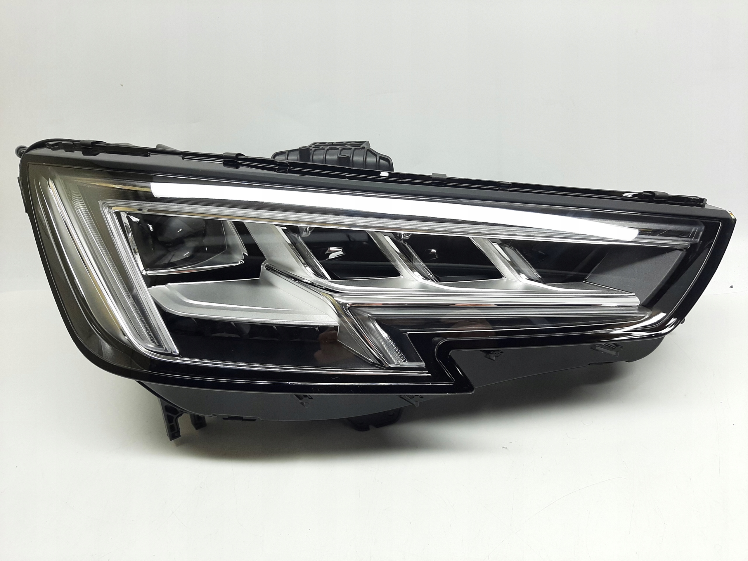 Audi A4 S4 B9 Reflektor Lampa Full Led PRAWA 8W0941036A