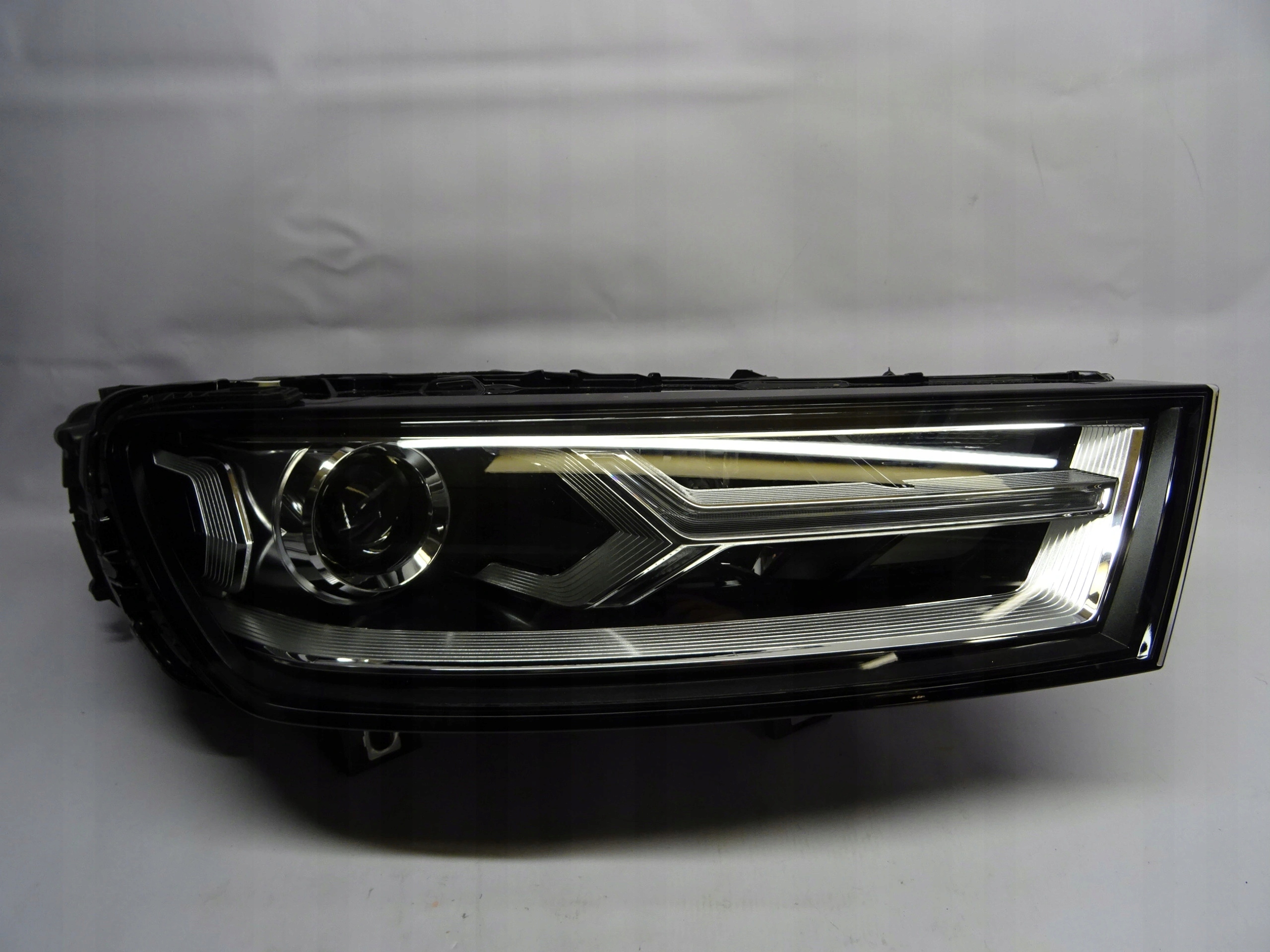 AUDI Q7 II REFLEKTOR PRAWY BI XENON LED 4M0941006