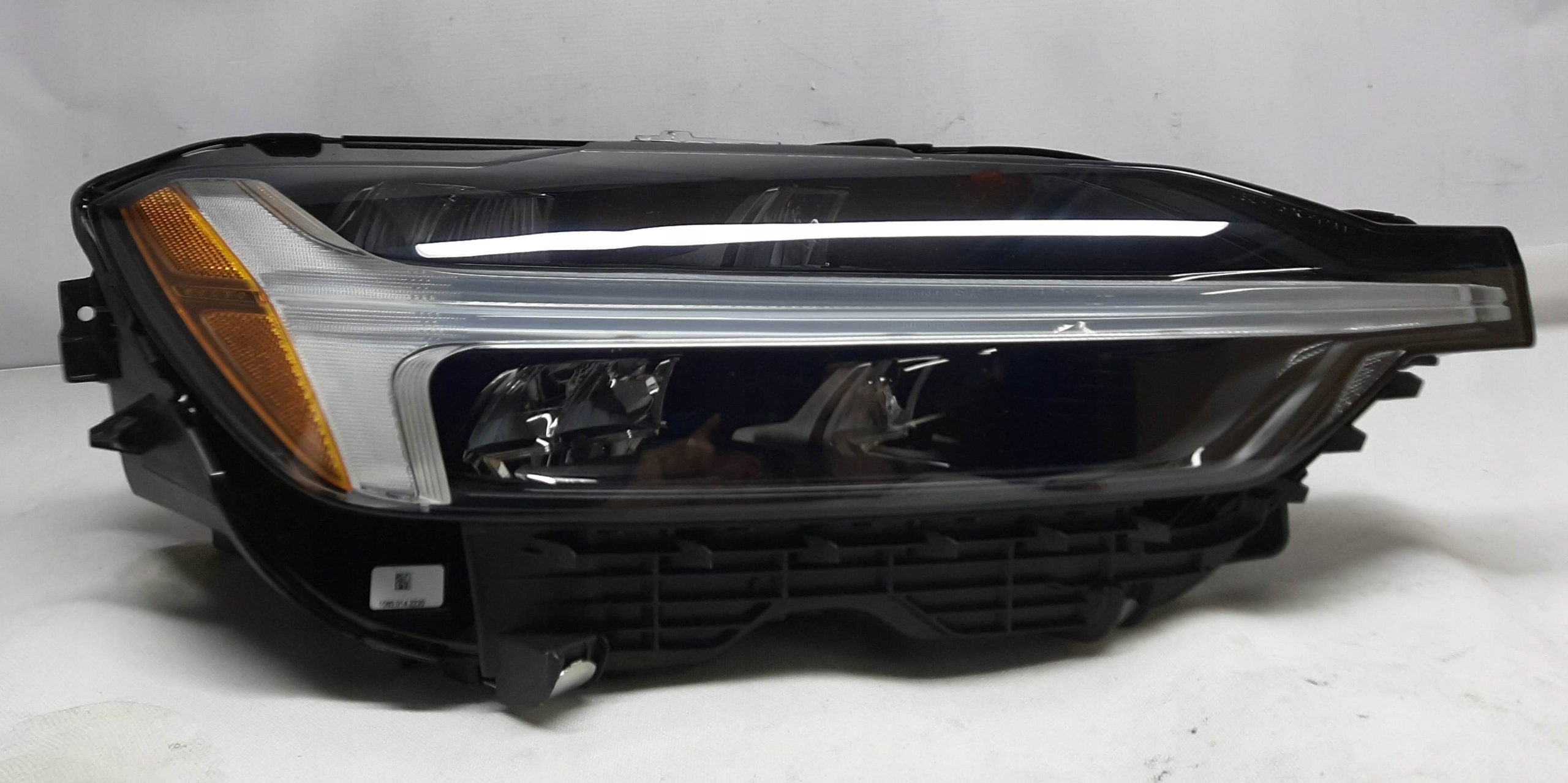 Volvo XC60 LAMPA PRAWA REFLEKTOR LED NOWY 31655846