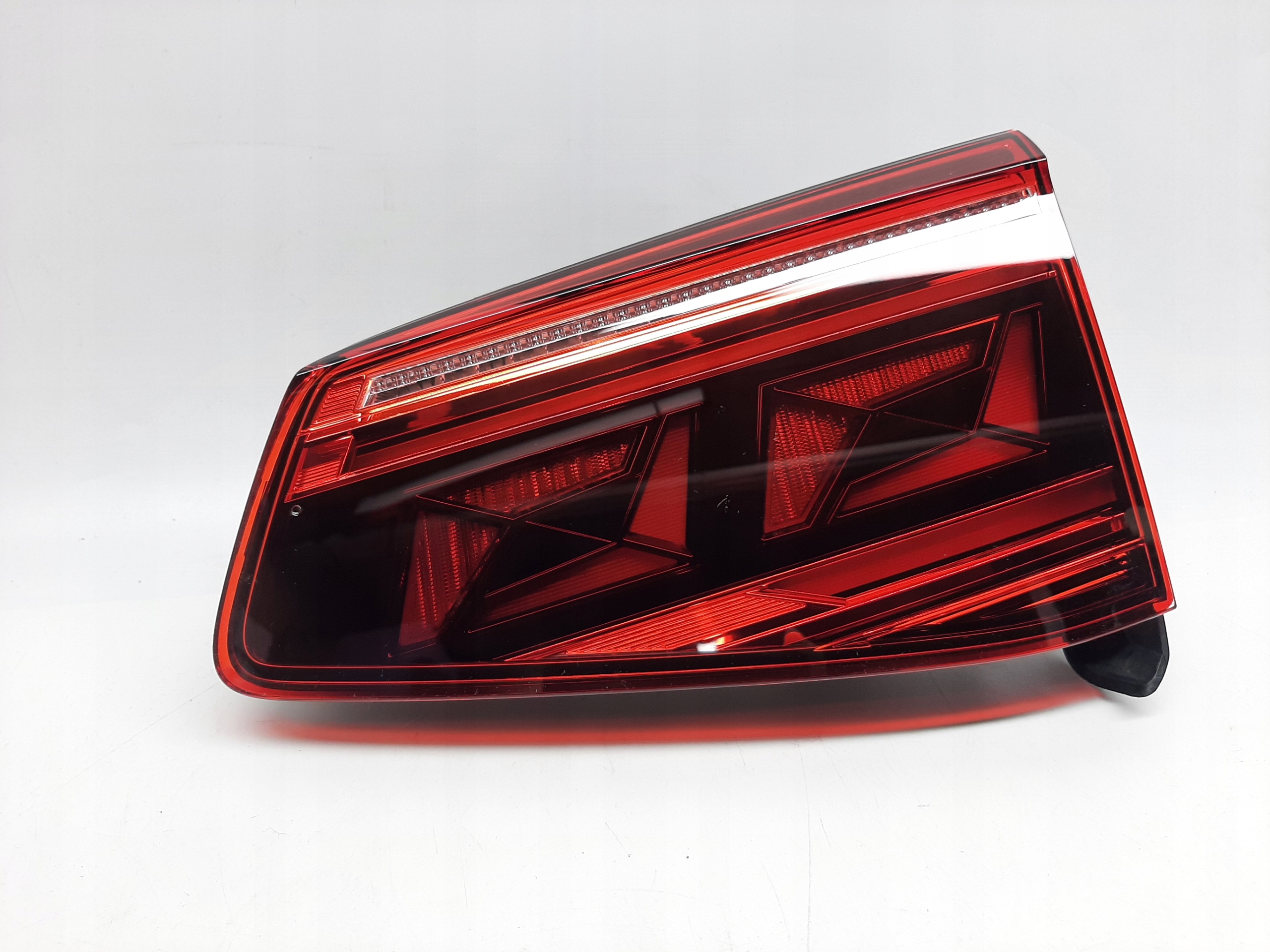 VW Passat B8 Variant Lift Lampa Tył Tylna Prawa Klapy Bagażnika 3G9945308H