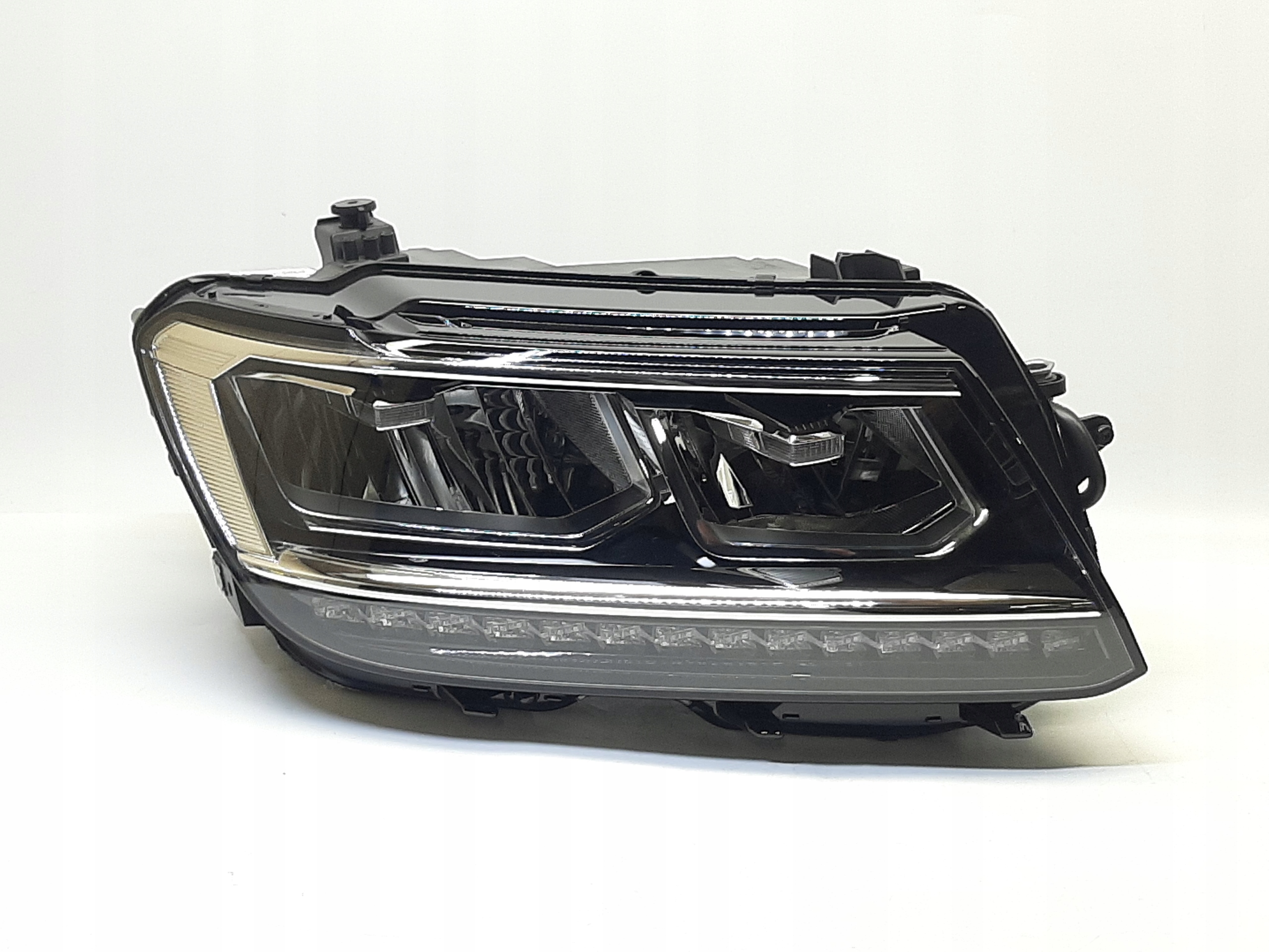 VW Tiguan II Reflektor Lampa Led PRAWA 5NB941036B