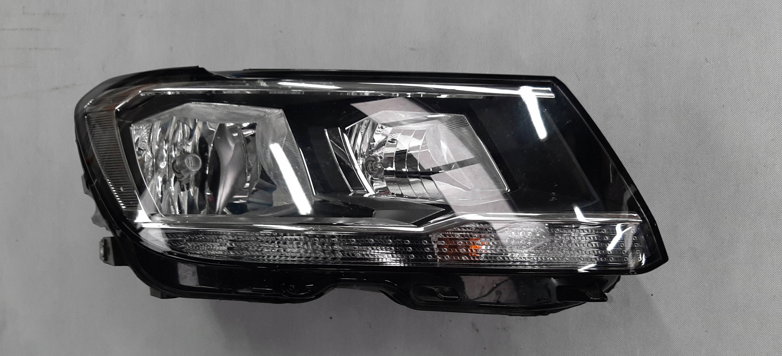 VW Tiguan 2 Lampa prawa Reflektor 5NB941006B