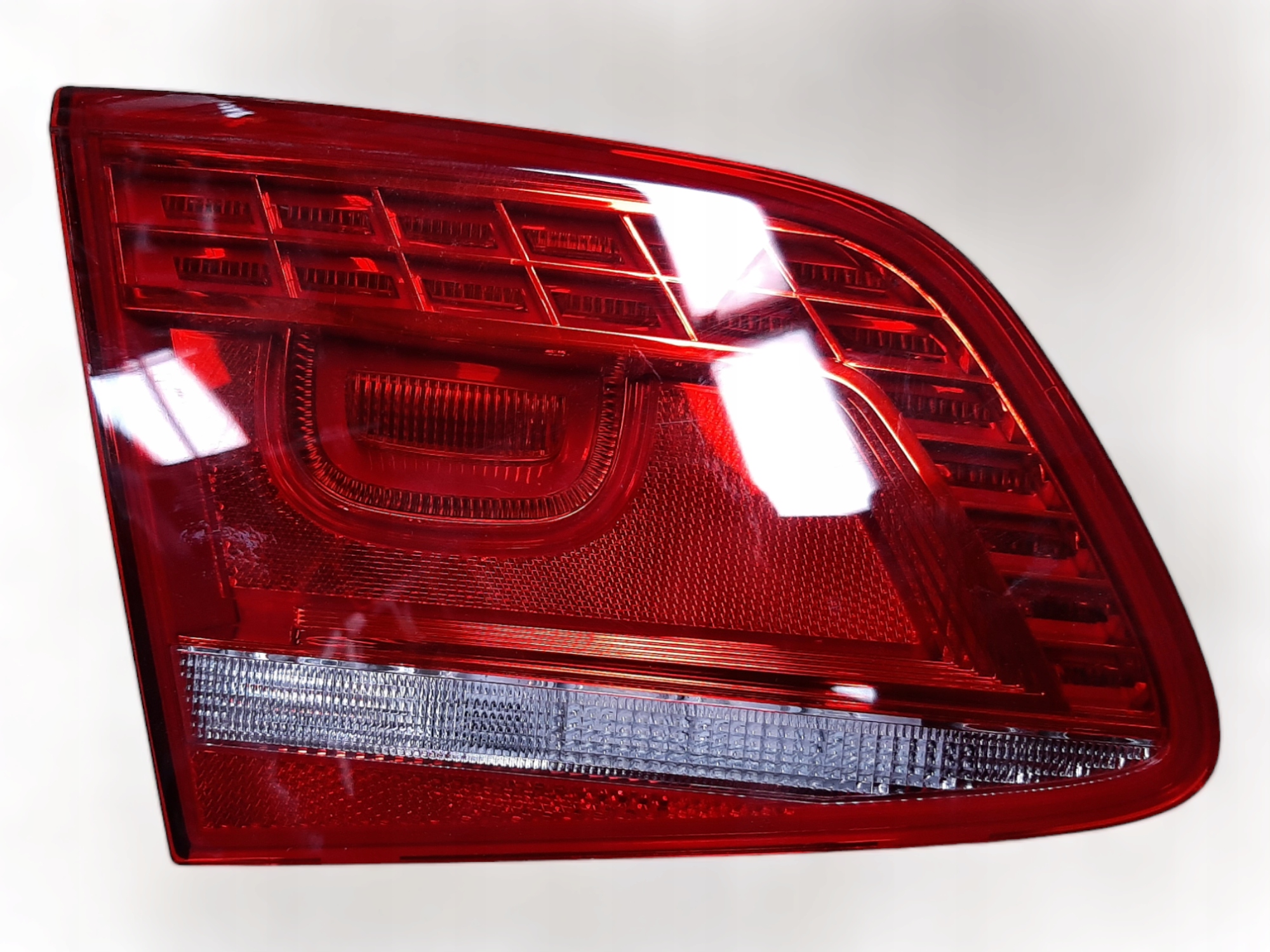 VW PASSAT B7 LAMPA TYLNA LED LEWA 3AE945307C