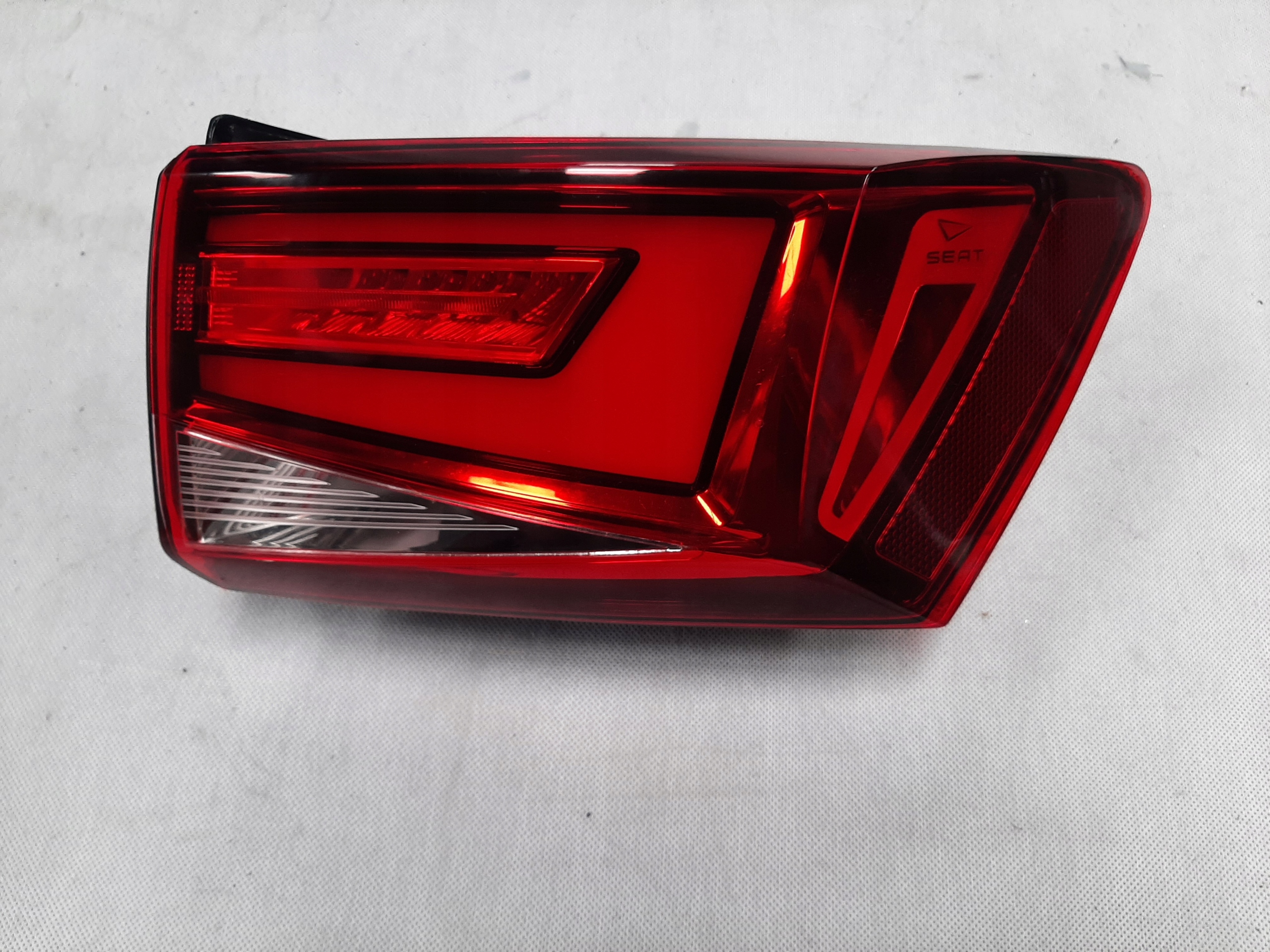 SEAT ATECA 2016- LAMPA LED PRAWY TYŁ VALEO 575945208D EUROPA